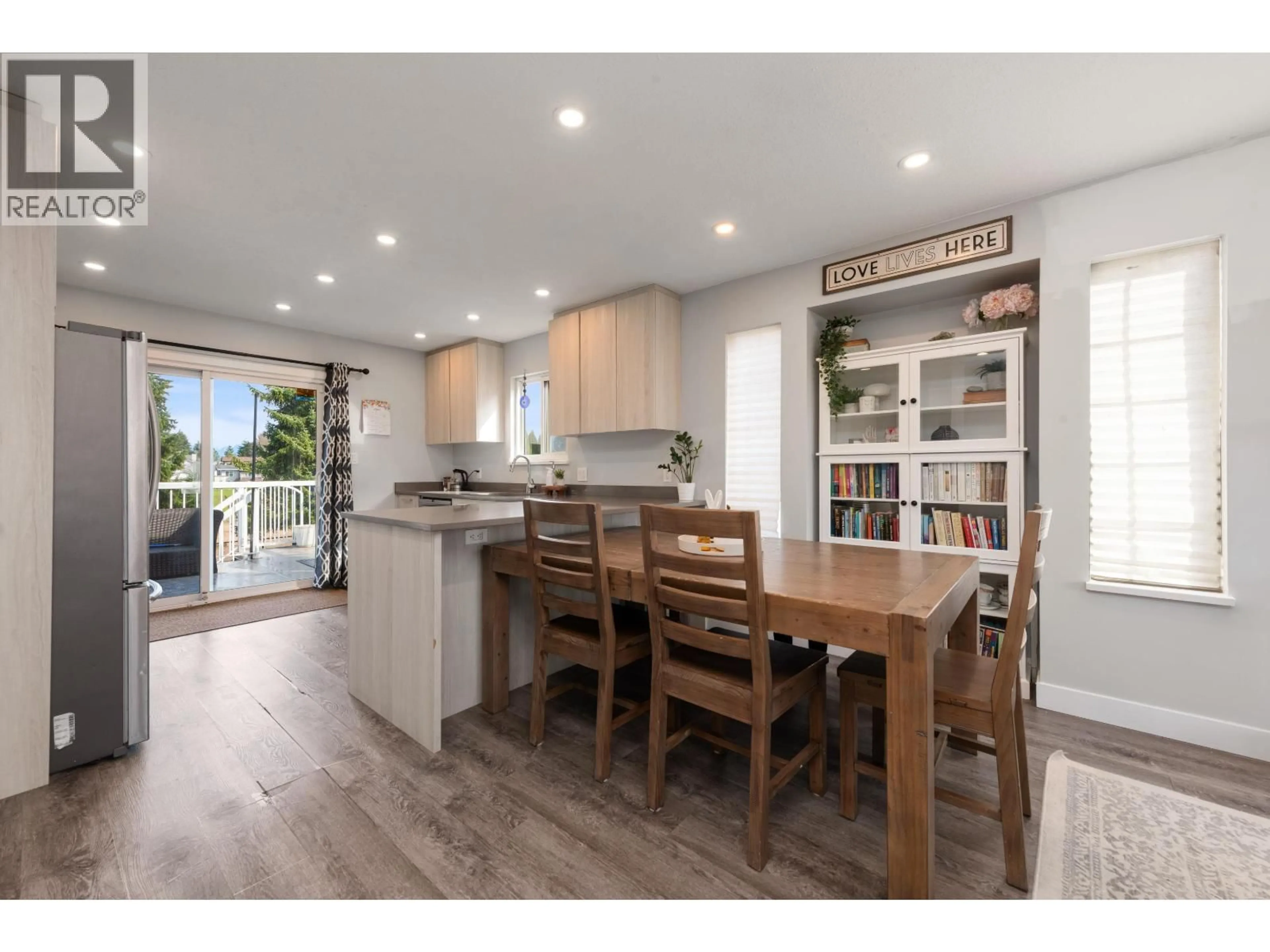 Open concept kitchen, wood/laminate floor for 20373 115 AVENUE, Maple Ridge British Columbia V2X9H5