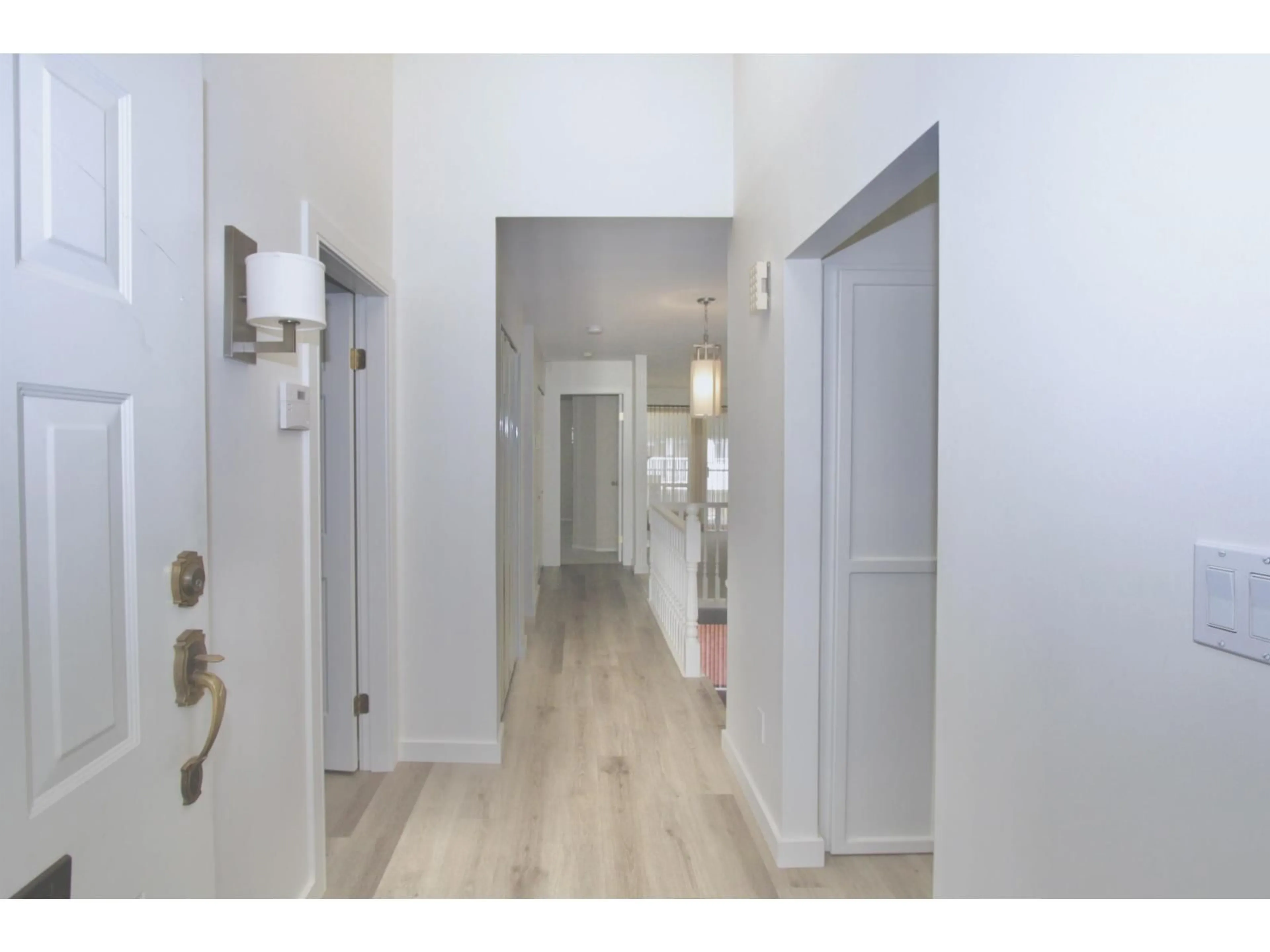 Indoor foyer for 7 - 3055 TRAFALGAR STREET, Abbotsford British Columbia V2S7X8