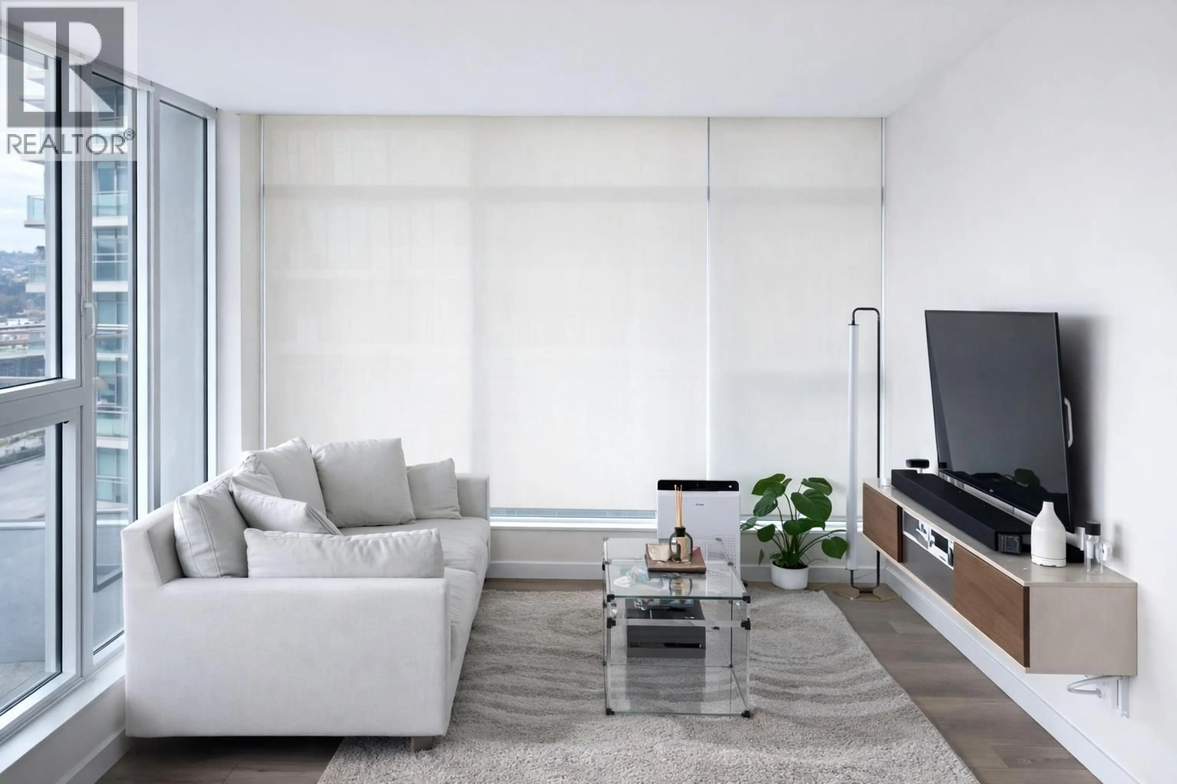 Living room with furniture, unknown for 1506 - 5333 GORING STREET, Burnaby British Columbia V5B0B6