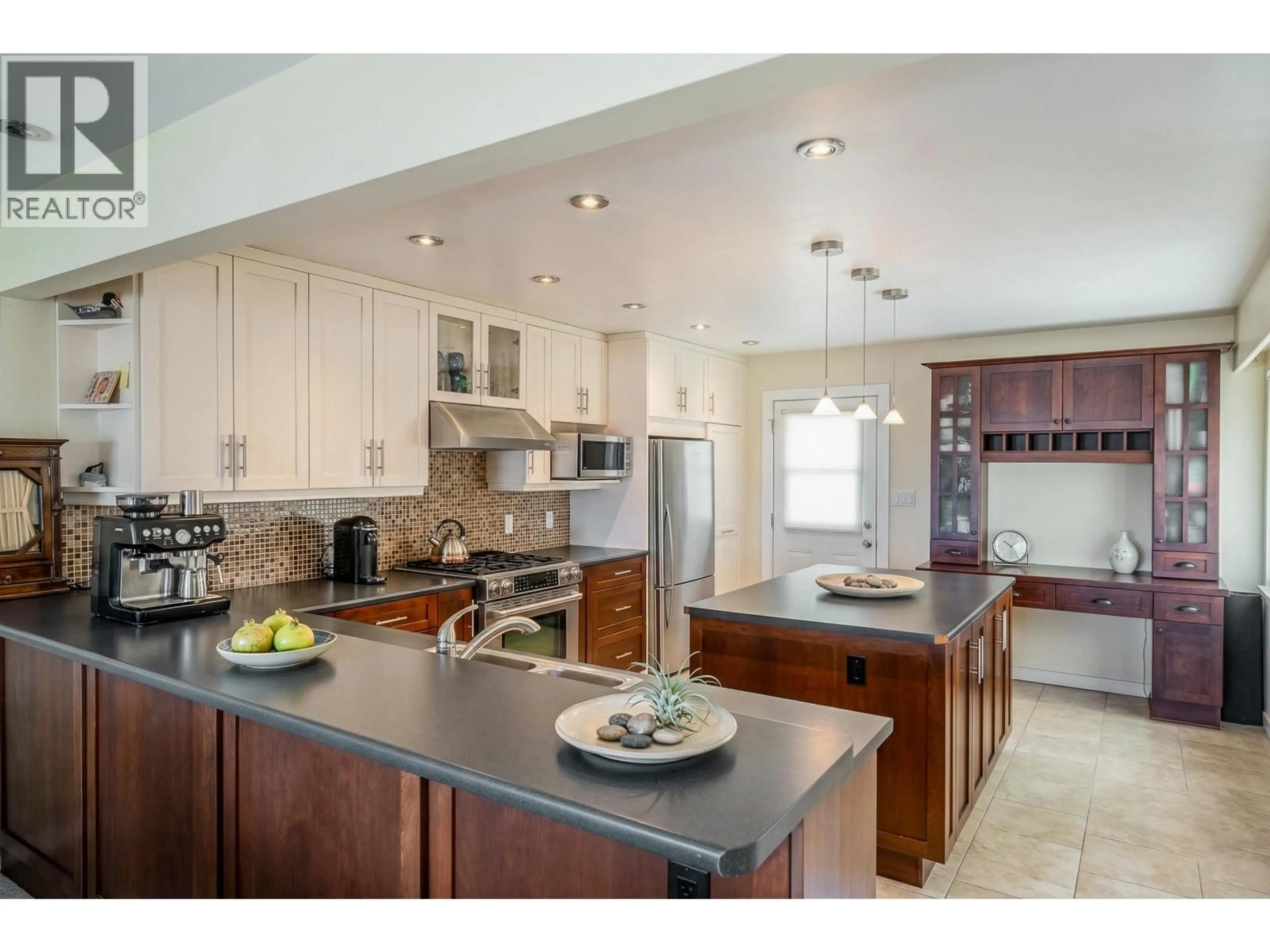 Open concept kitchen, ceramic/tile floor for 2244 32ND AVENUE, Vancouver British Columbia V6L2B2