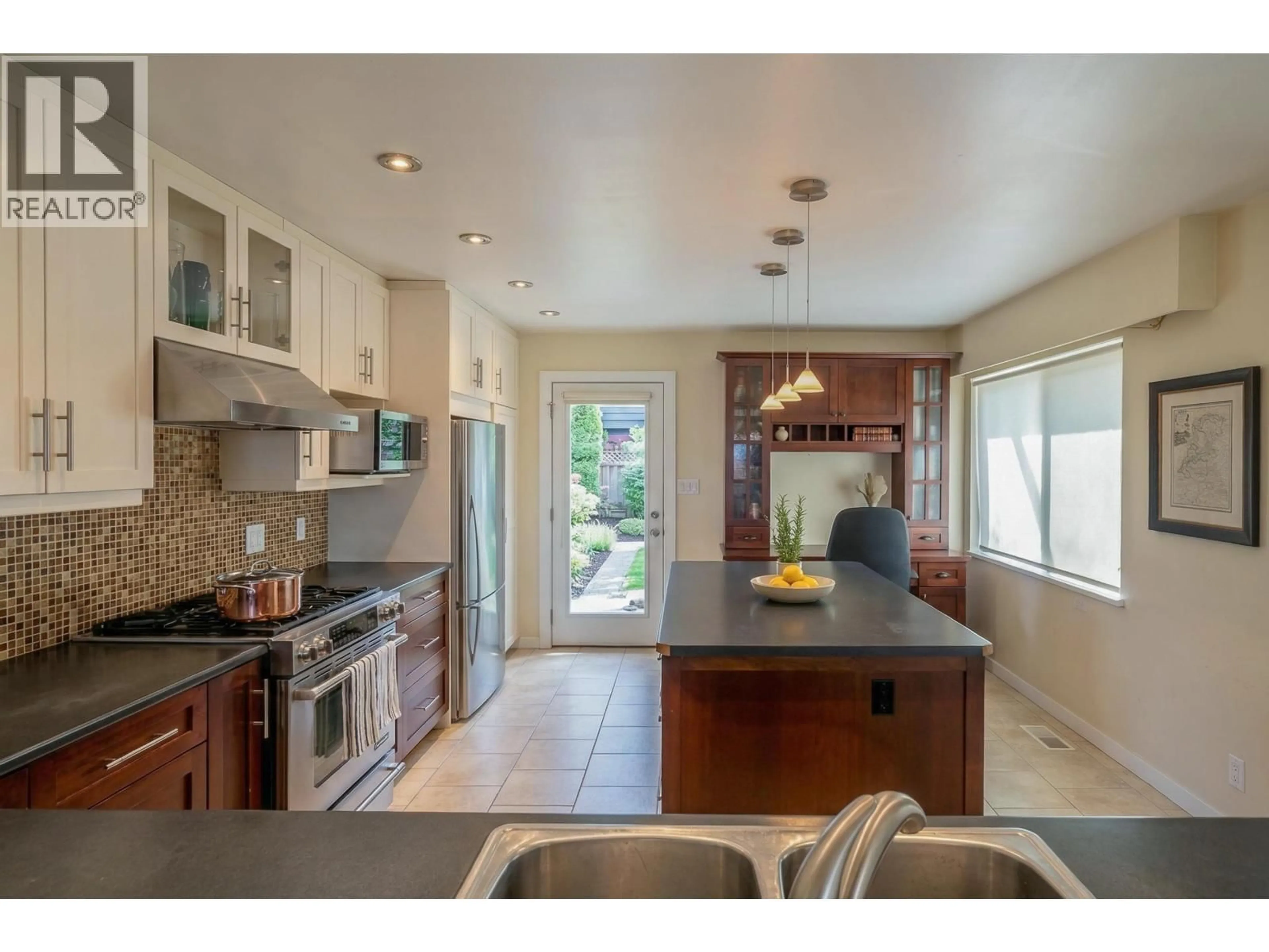 Open concept kitchen, ceramic/tile floor for 2244 32ND AVENUE, Vancouver British Columbia V6L2B2