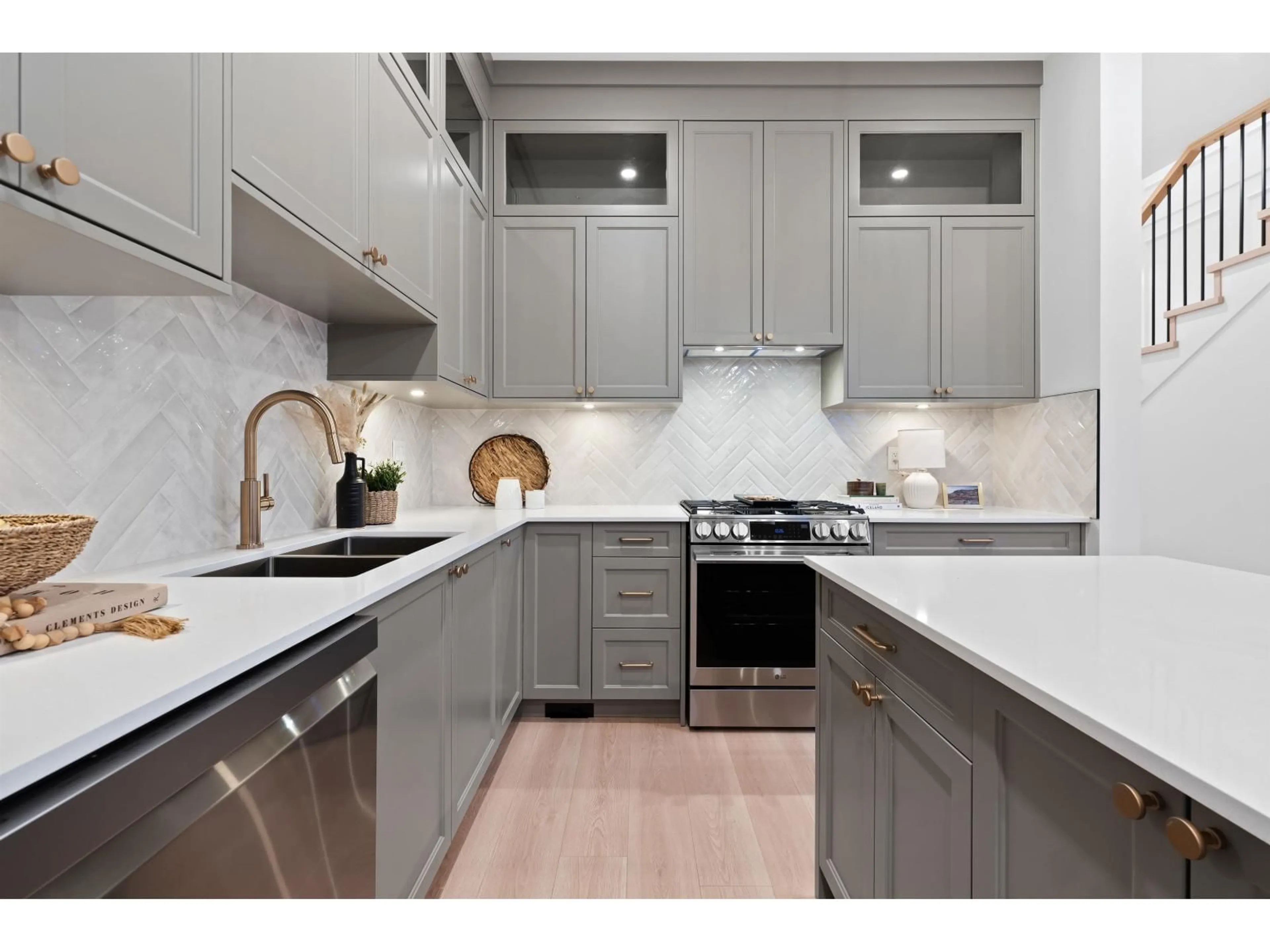 Contemporary kitchen, unknown for 102 - 16594 22 AVENUE, Surrey British Columbia V3Z0V5