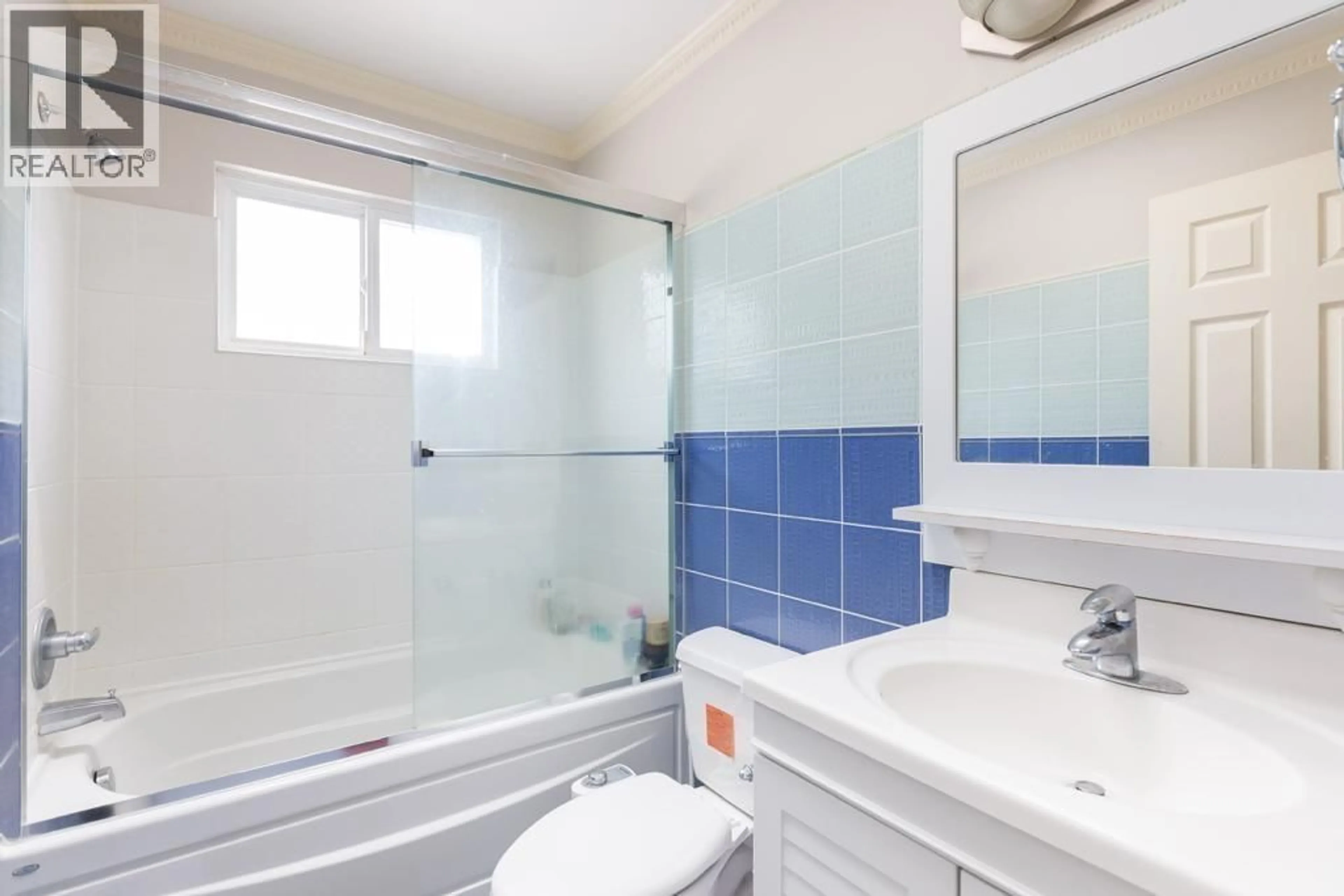 Standard bathroom, ceramic/tile floor for 1505 62ND AVENUE, Vancouver British Columbia V6P2E8