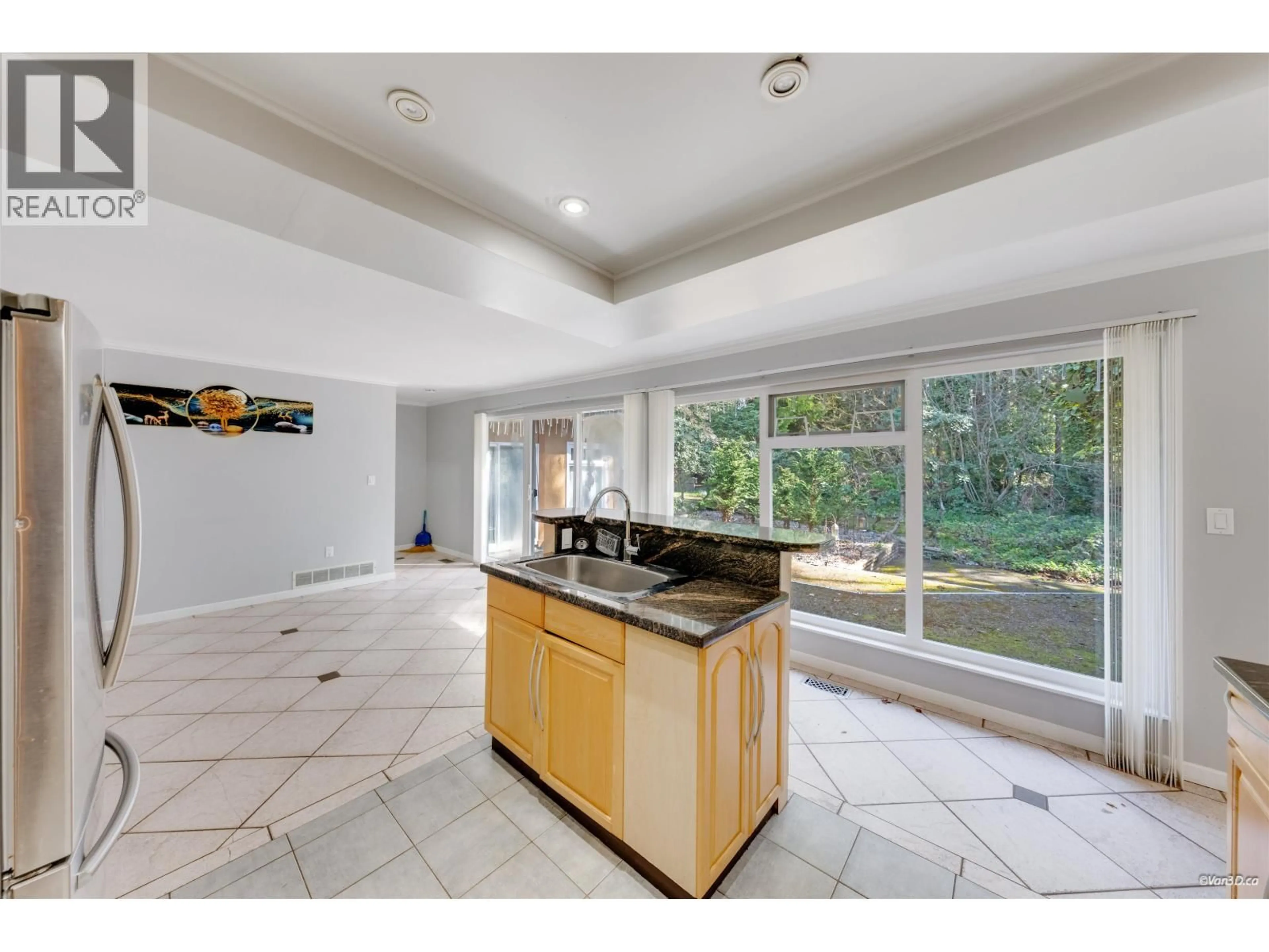 Open concept kitchen, ceramic/tile floor for 1366 KINGS AVENUE, West Vancouver British Columbia V7T2C6