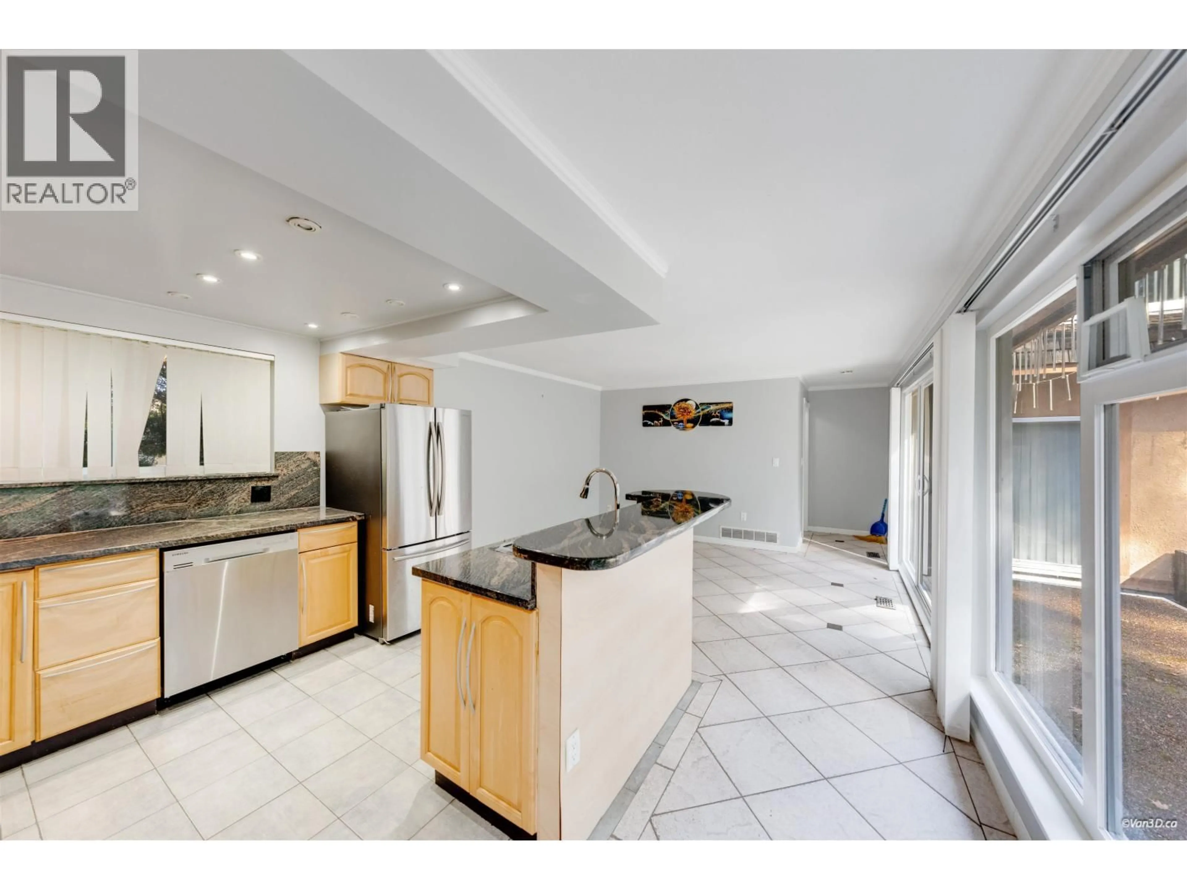 Open concept kitchen, ceramic/tile floor for 1366 KINGS AVENUE, West Vancouver British Columbia V7T2C6