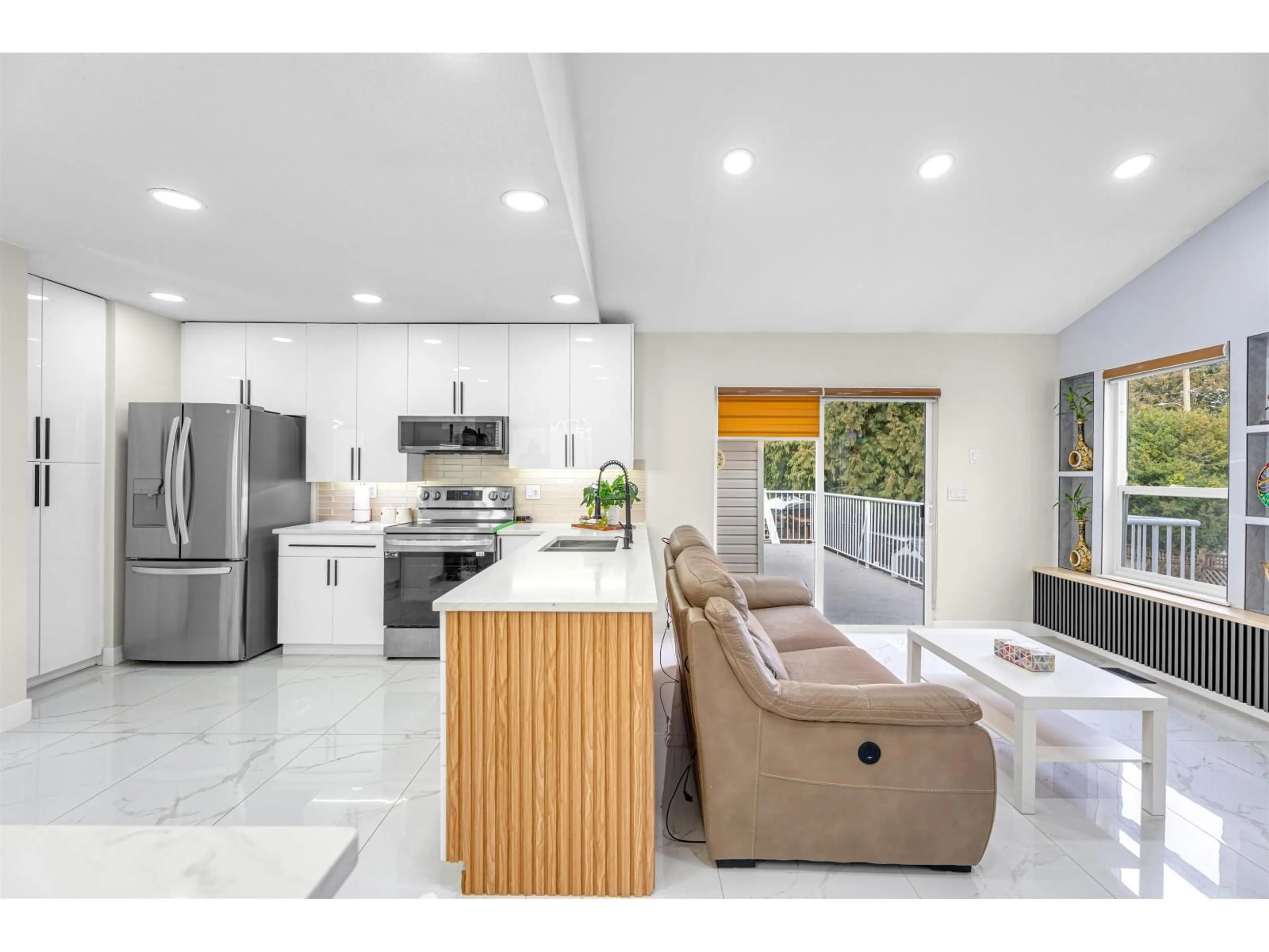 Open concept kitchen, ceramic/tile floor for 4840 196 STREET, Langley British Columbia V3A7Z7