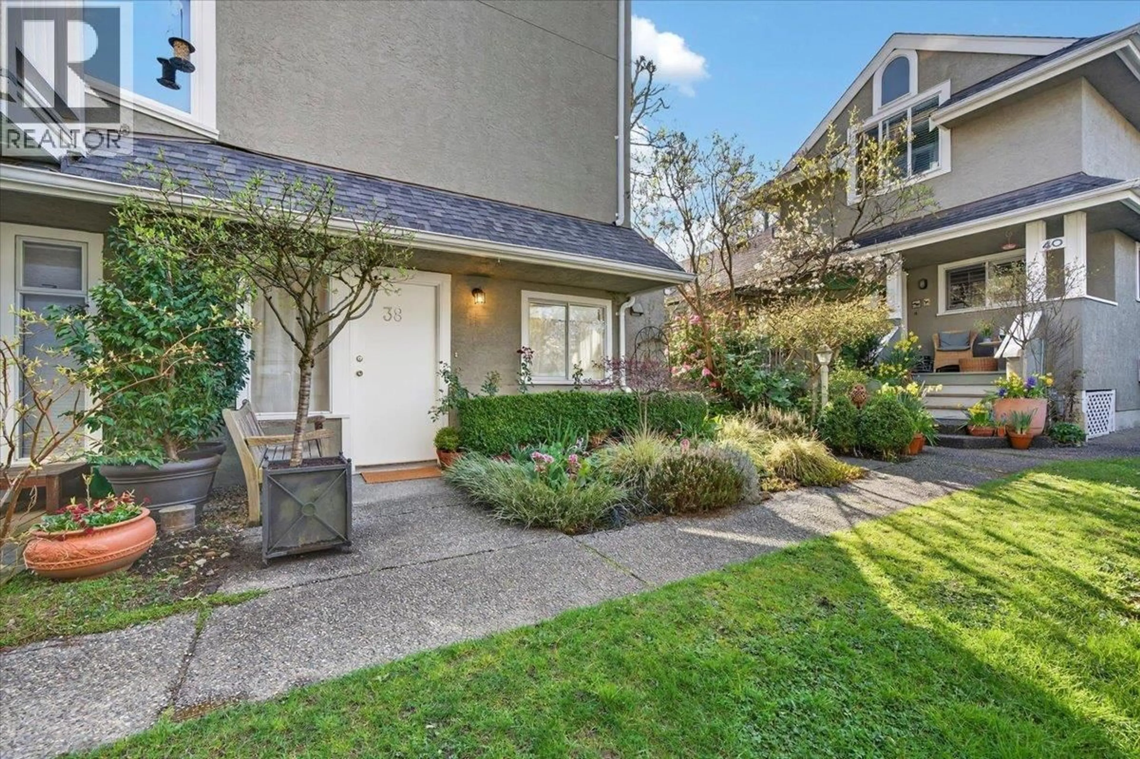 Unknown for 38 14TH AVENUE, Vancouver British Columbia V5Y1W6