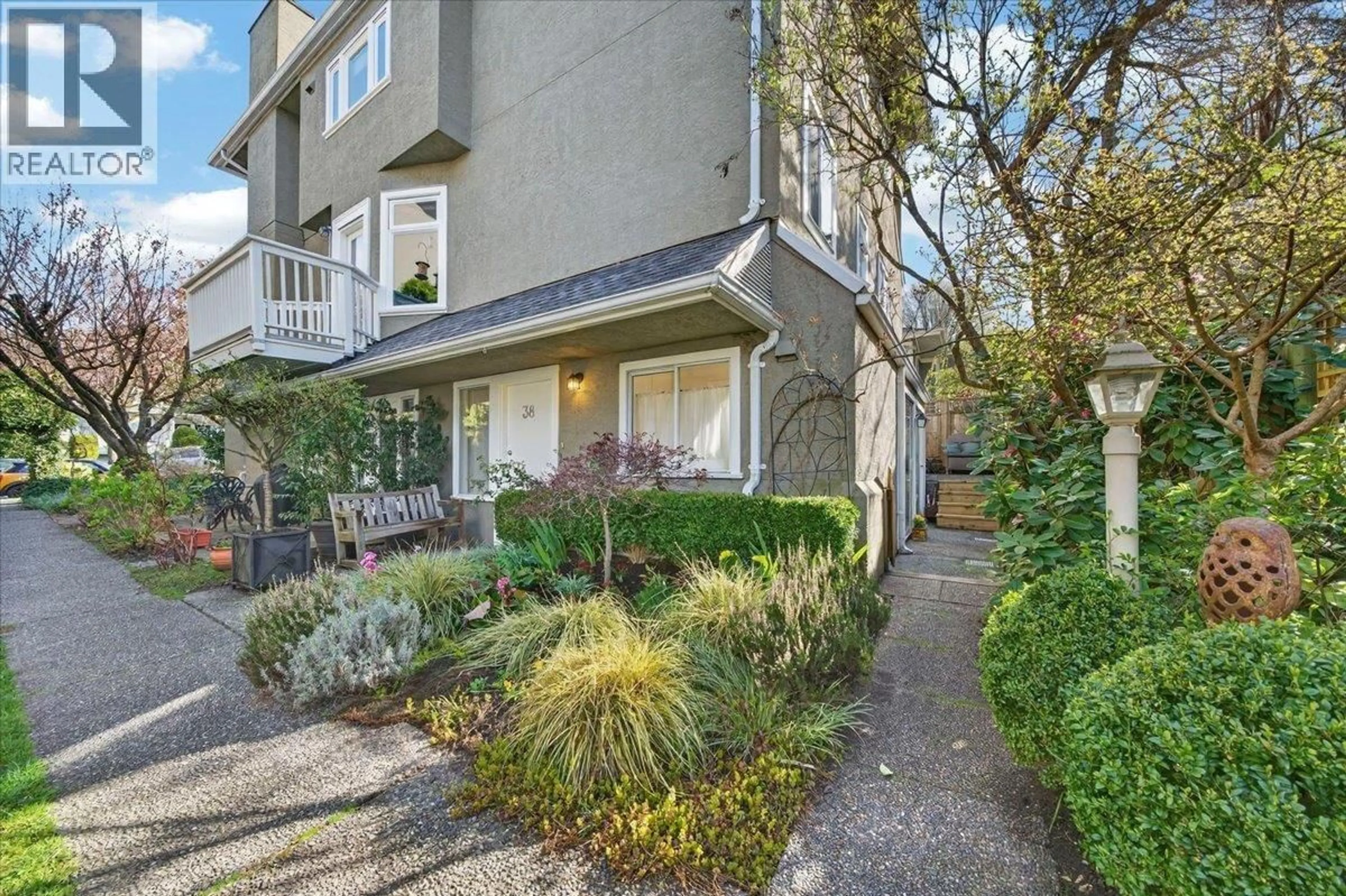 Patio, street for 38 14TH AVENUE, Vancouver British Columbia V5Y1W6