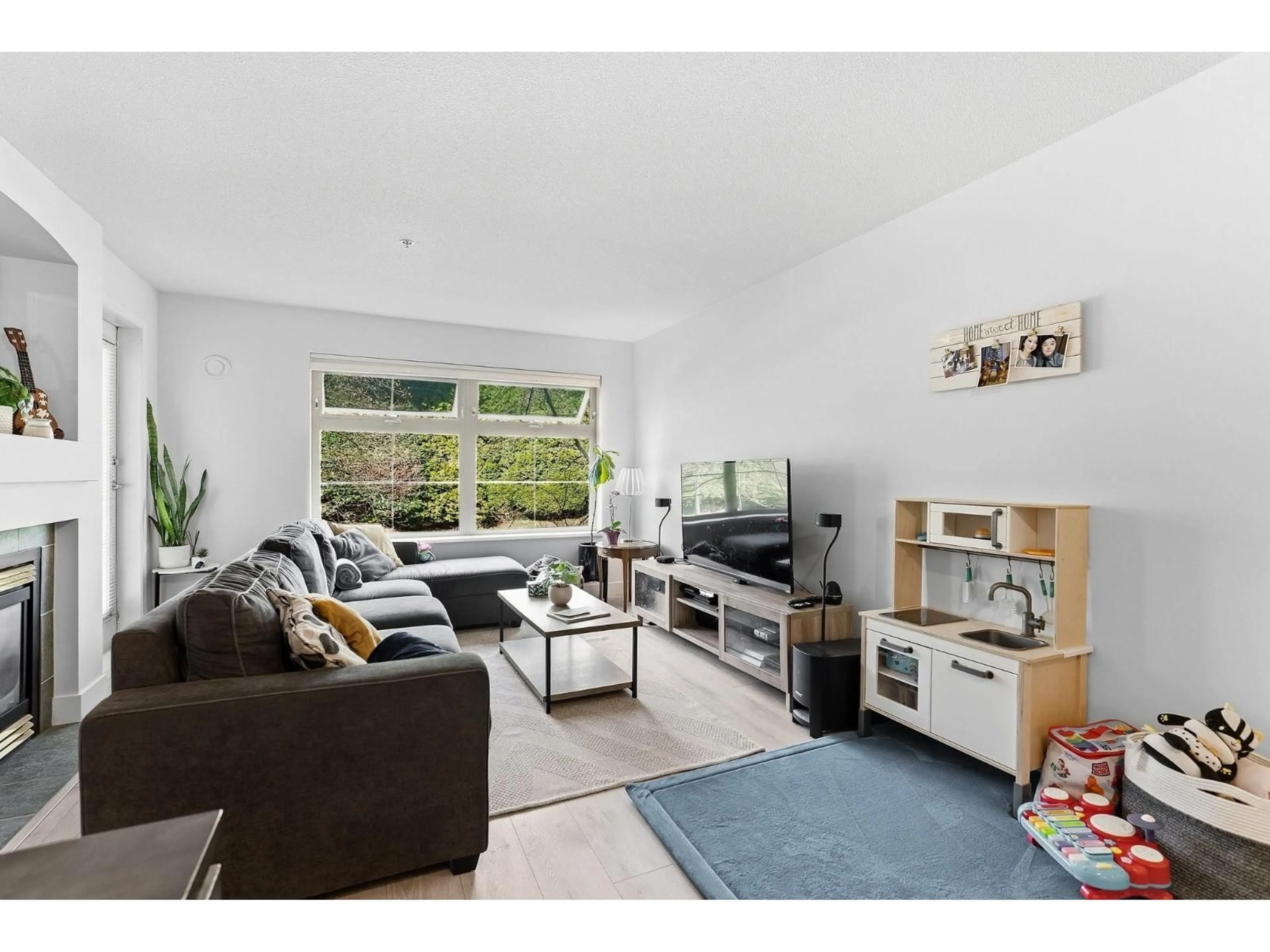 Living room with furniture, unknown for 312 - 15220 GUILDFORD DRIVE, Surrey British Columbia V3R0Y6