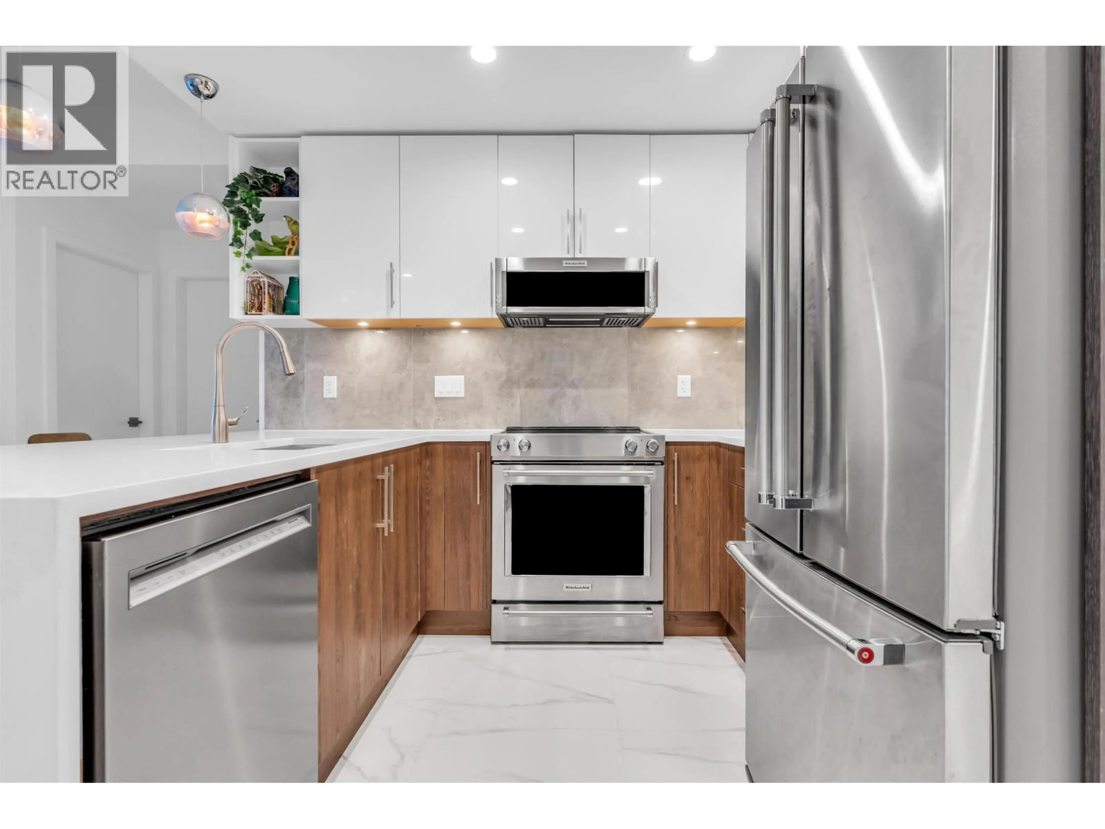 Contemporary kitchen, ceramic/tile floor for 202 - 11703 FRASER STREET, Maple Ridge British Columbia V2X9A7