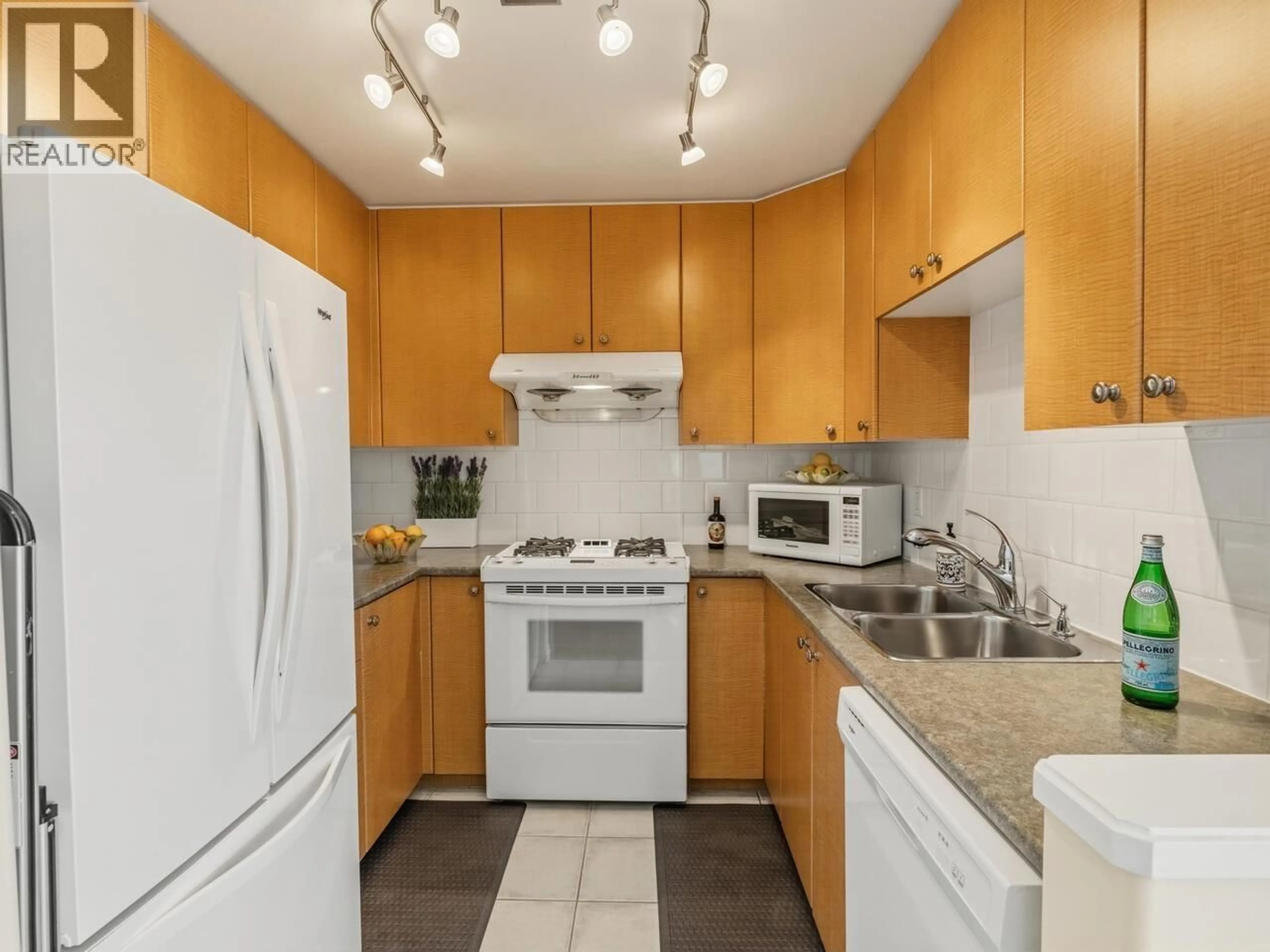 Standard kitchen, unknown for 907 - 7080 ST. ALBANS ROAD, Richmond British Columbia V6Y4E6