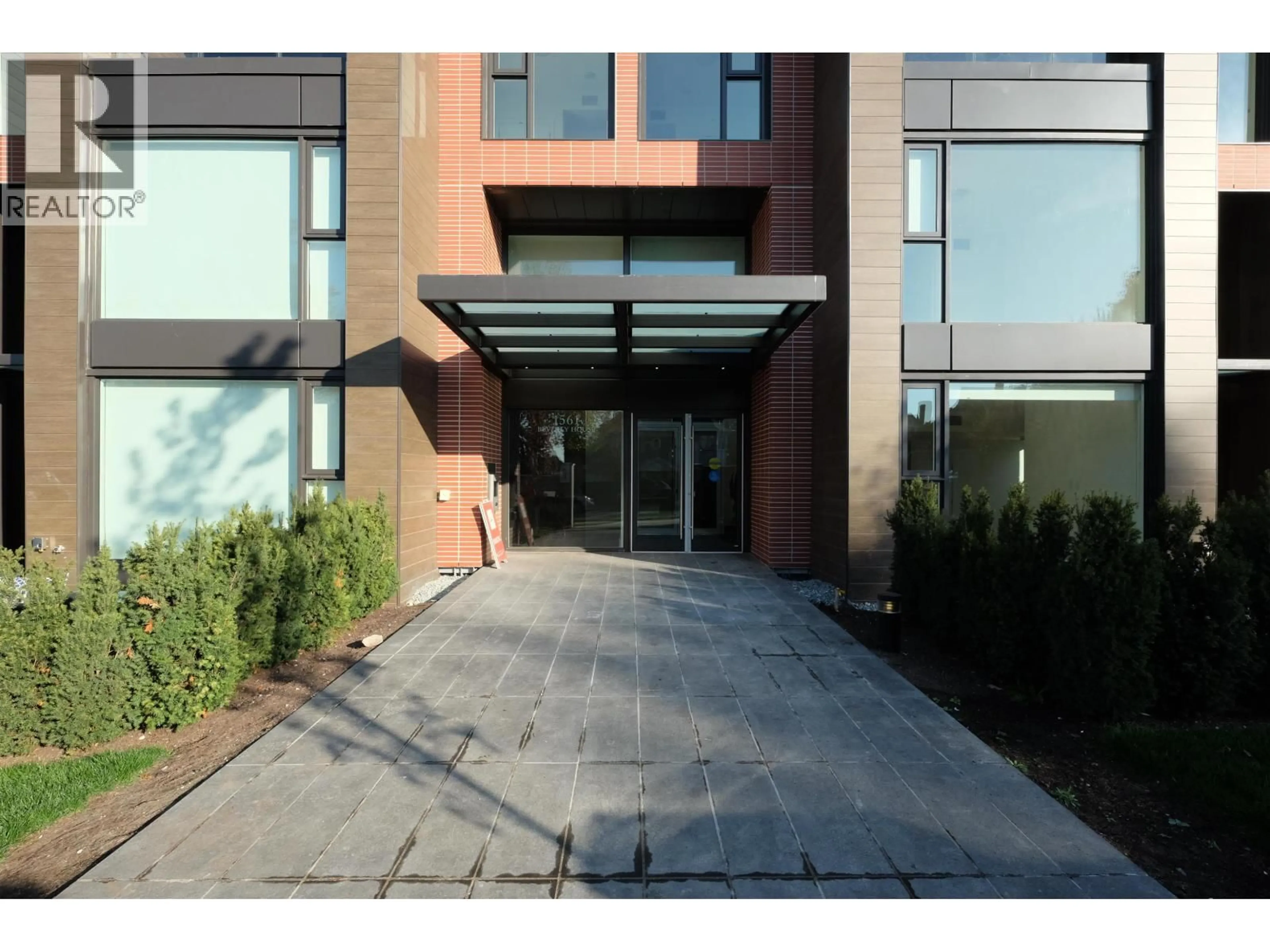 Indoor foyer for 703 - 1561 57TH, Vancouver British Columbia V6P0H5