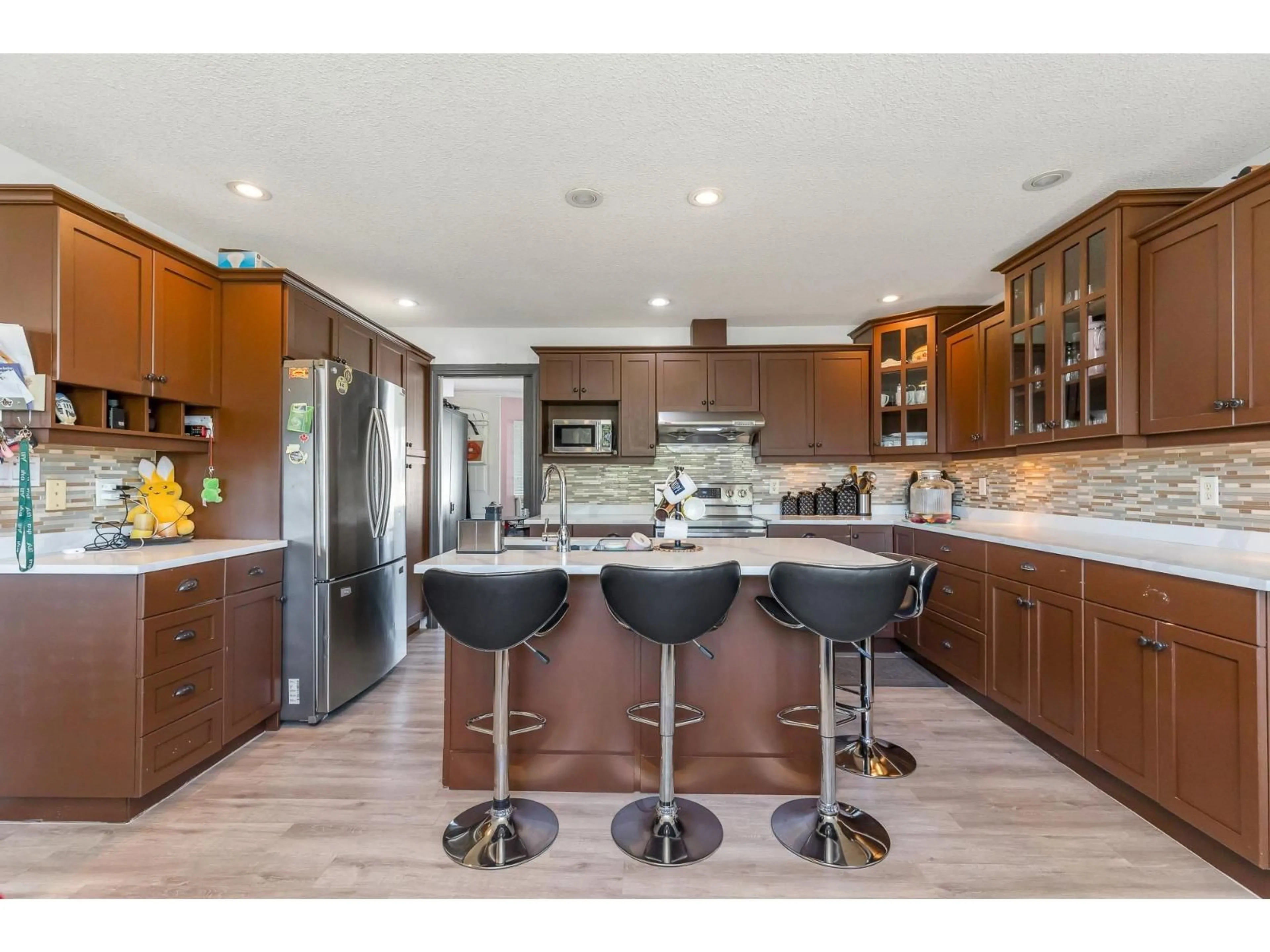 Open concept kitchen, unknown for 2046 MAJESTIC CRESCENT, Abbotsford British Columbia V2T3G1