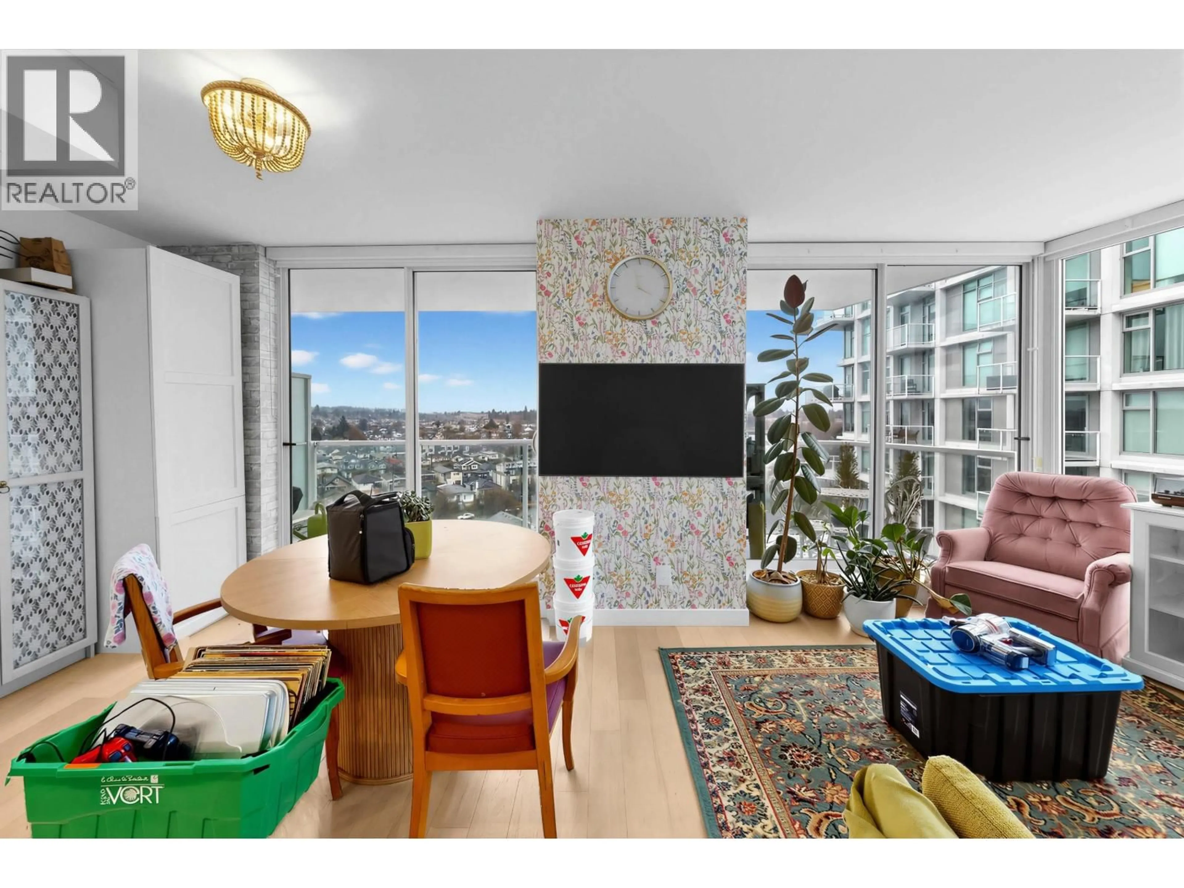 Living room with furniture, unknown for 1510 - 2220 KINGSWAY, Vancouver British Columbia V5N2T7