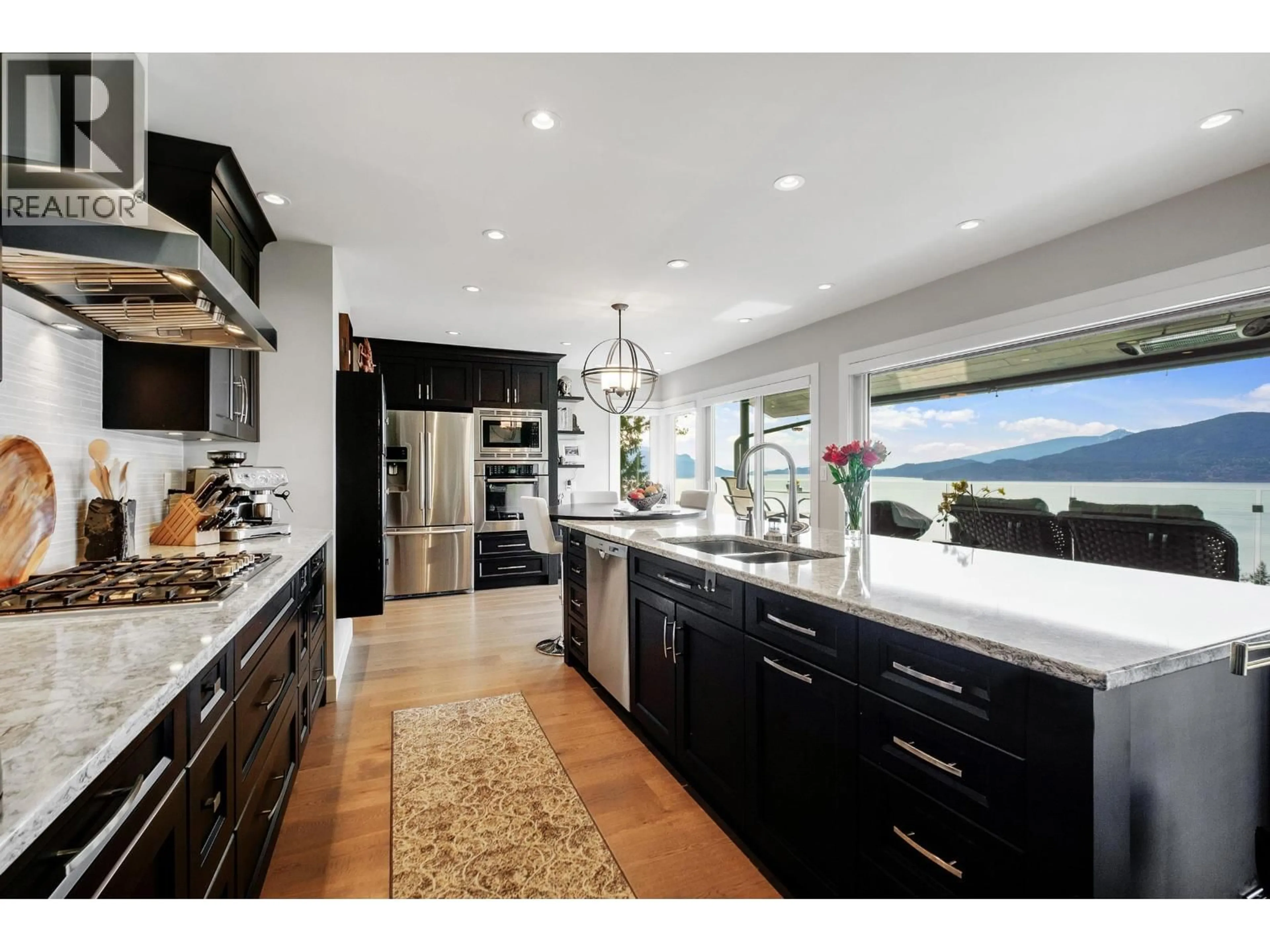 Open concept kitchen, ceramic/tile floor for 50 PANORAMA ROAD, Lions Bay British Columbia V0N2E0