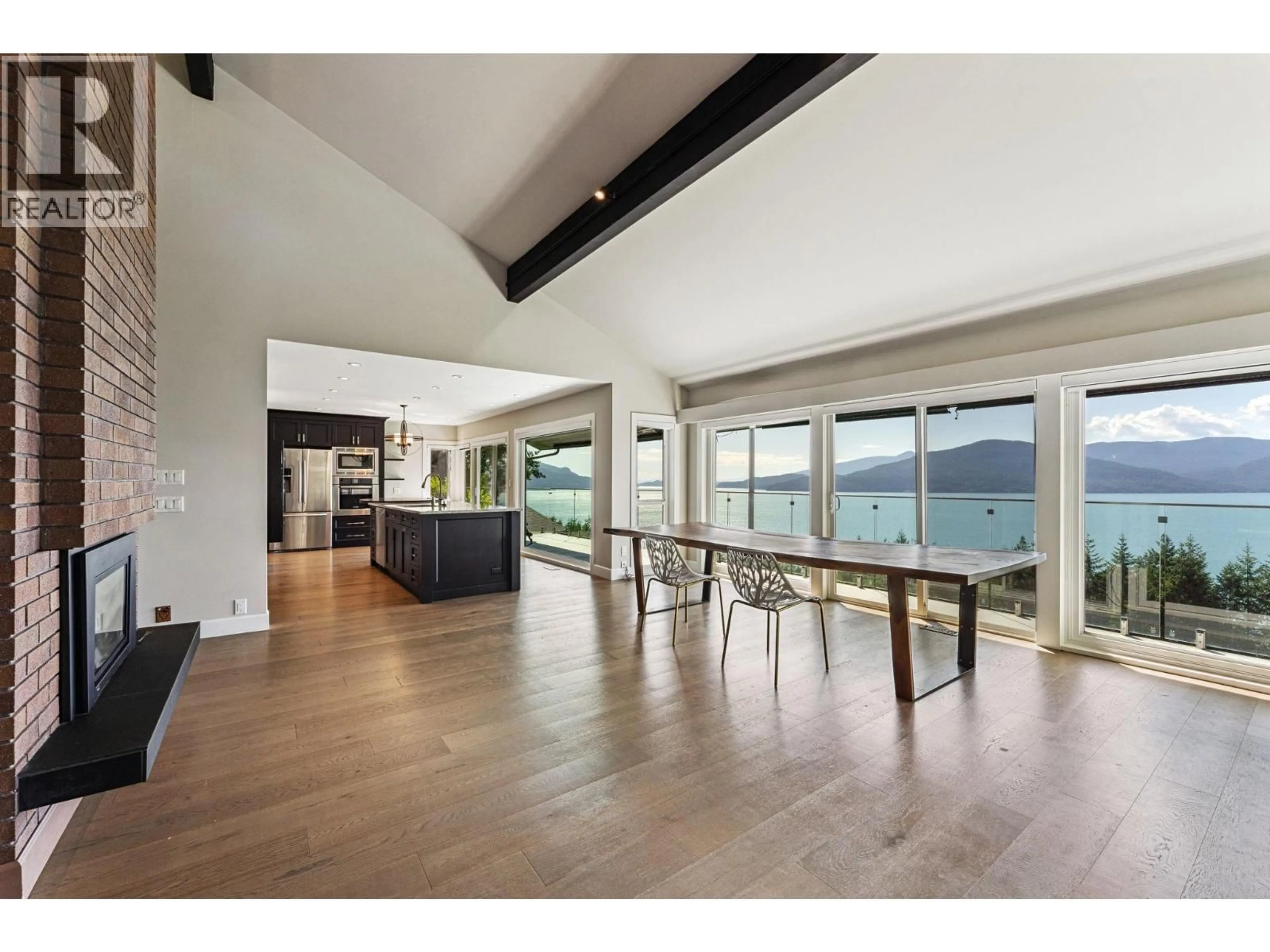 Open concept kitchen, unknown for 50 PANORAMA ROAD, Lions Bay British Columbia V0N2E0