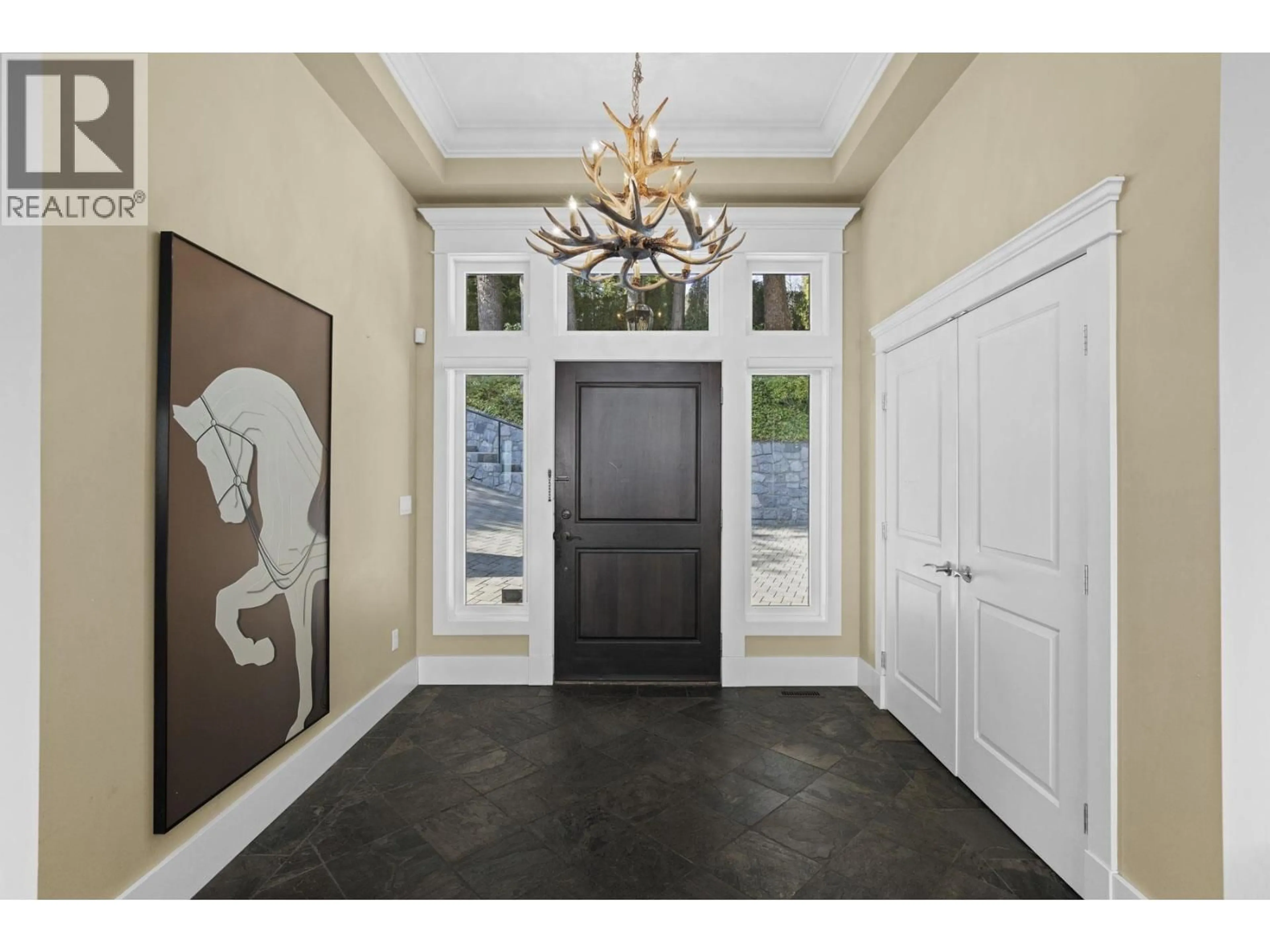 Indoor entryway for 1371 BURNSIDE ROAD, West Vancouver British Columbia V7S2P6