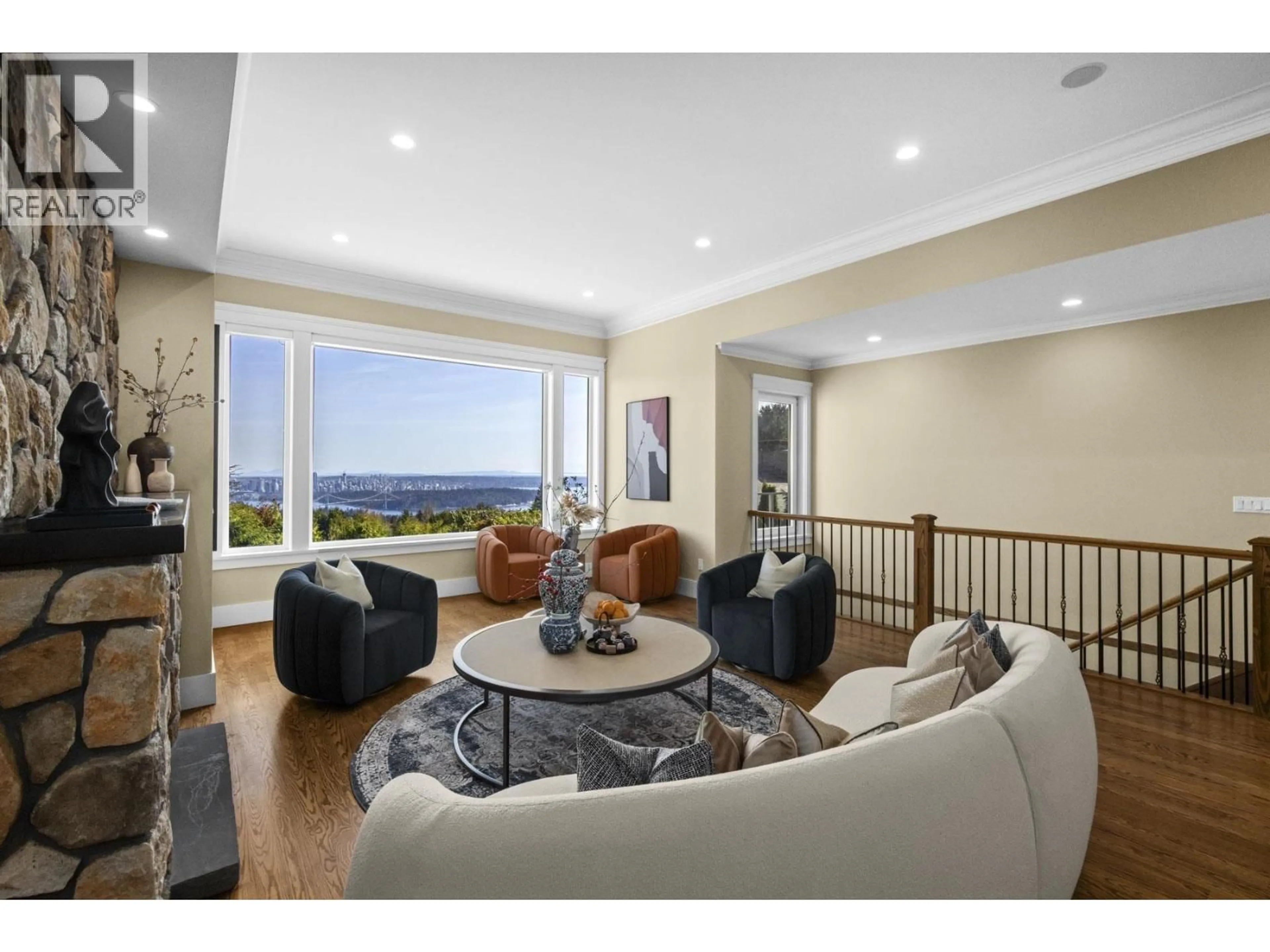 Living room with furniture, unknown for 1371 BURNSIDE ROAD, West Vancouver British Columbia V7S2P6