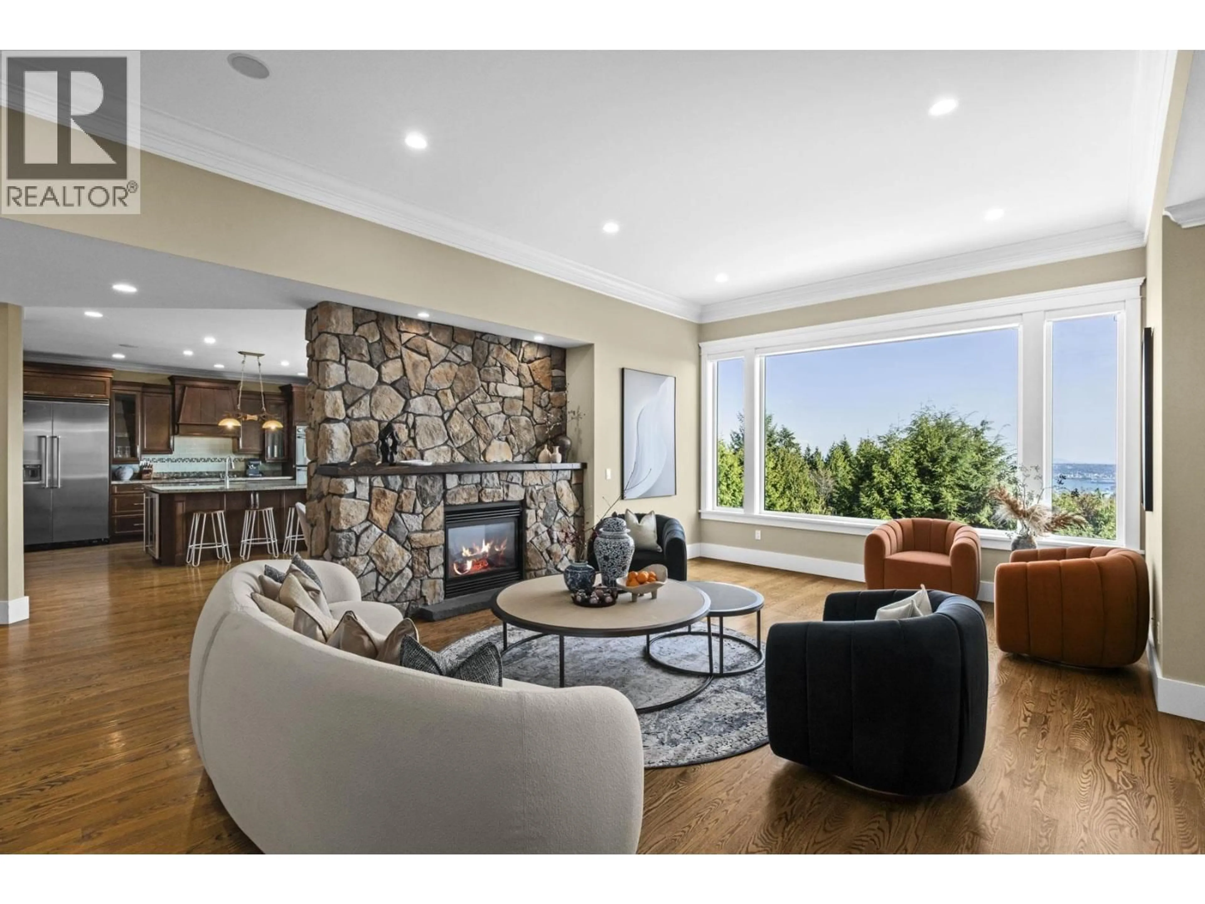 Living room with furniture, unknown for 1371 BURNSIDE ROAD, West Vancouver British Columbia V7S2P6