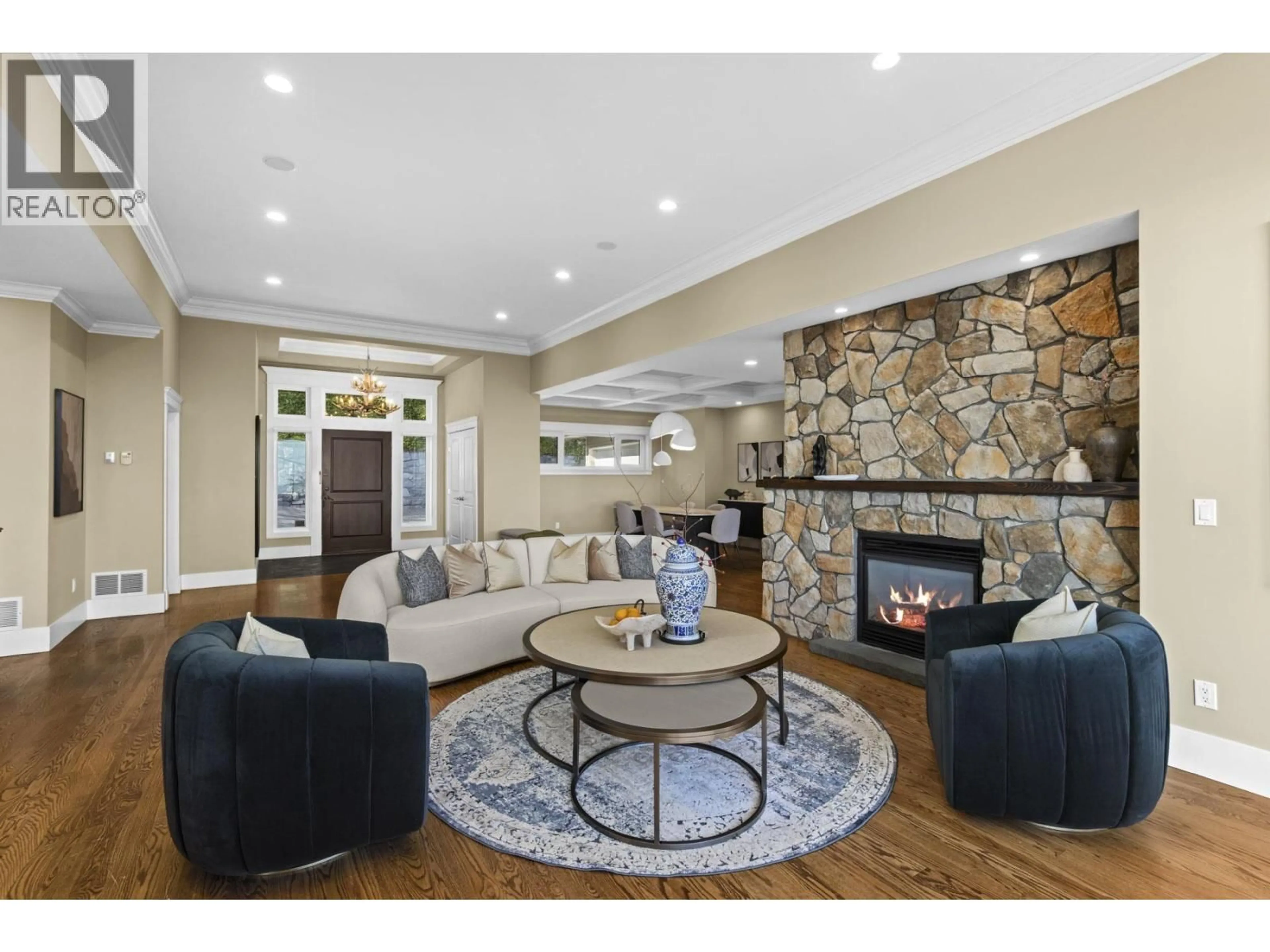 Living room with furniture, unknown for 1371 BURNSIDE ROAD, West Vancouver British Columbia V7S2P6