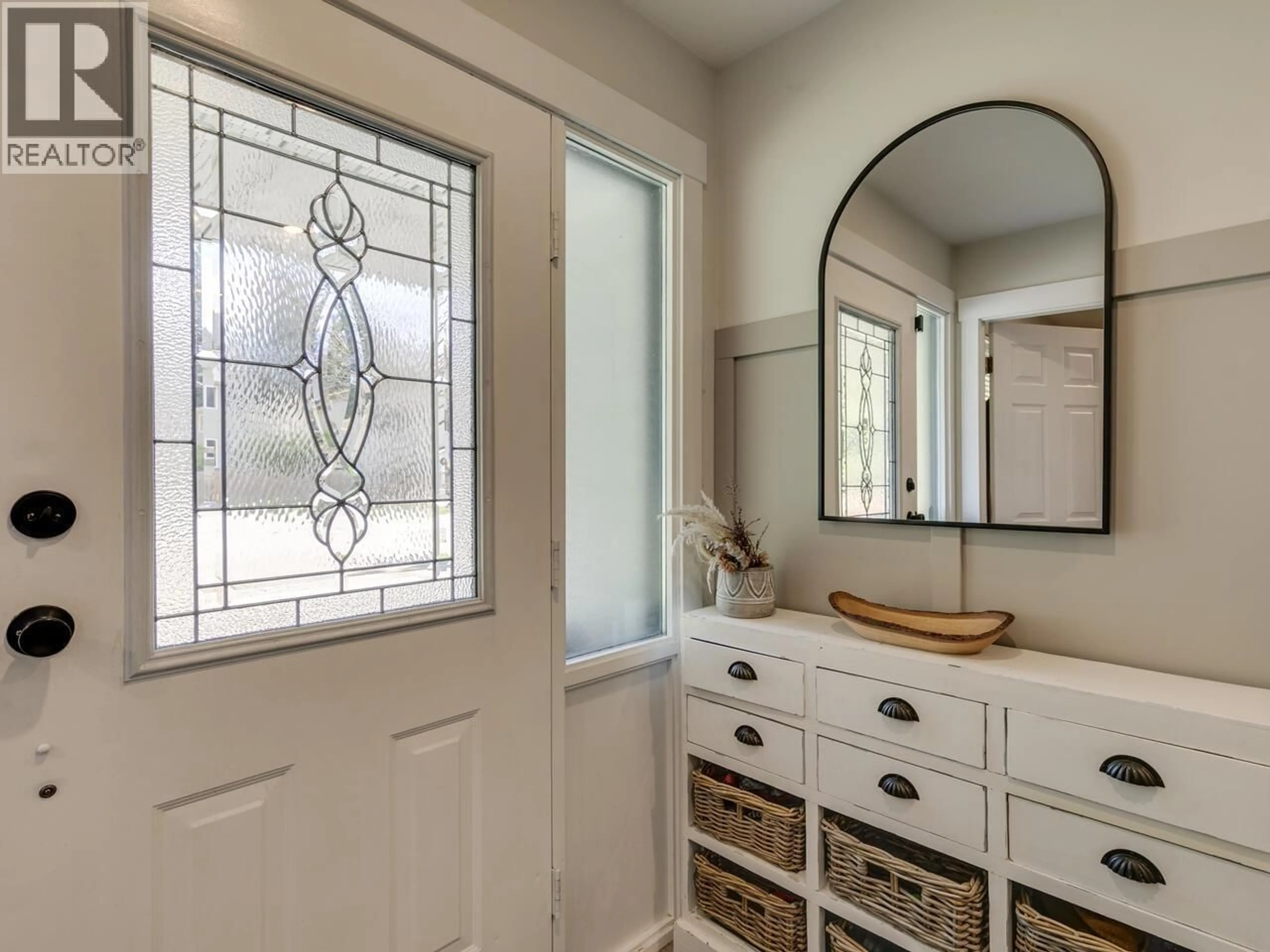 Indoor entryway for 41873 FAITH ROAD, Brackendale British Columbia V0N1H0