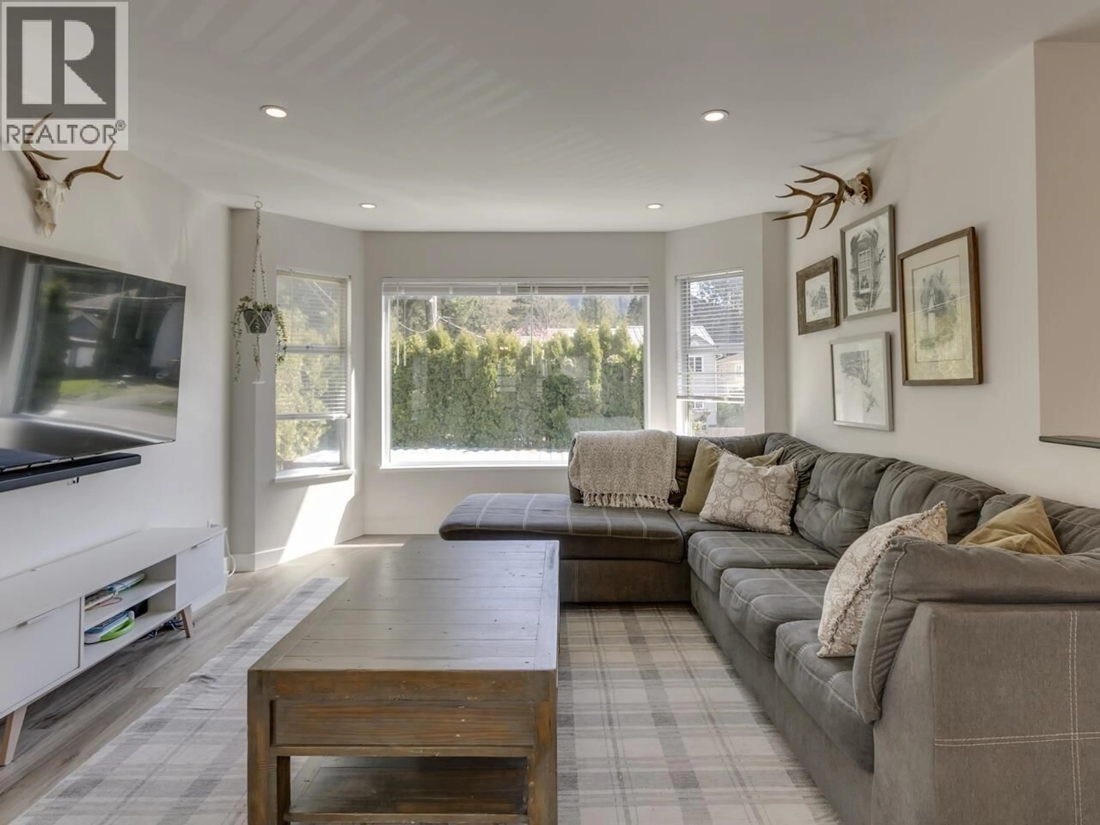 Living room with furniture, unknown for 41873 FAITH ROAD, Brackendale British Columbia V0N1H0