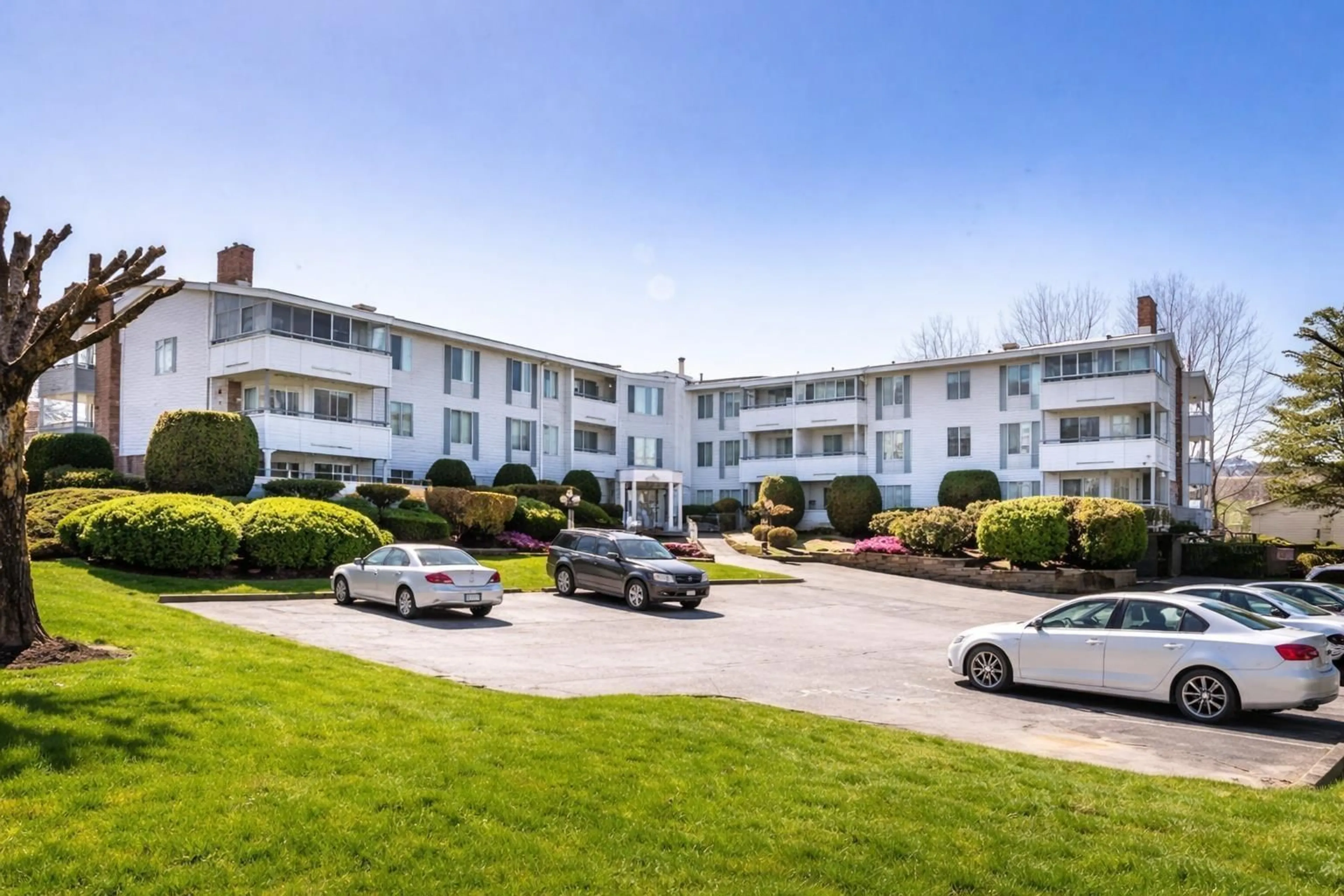 A pic from outside/outdoor area/front of a property/back of a property/a pic from drone, unknown for 107 - 32950 AMICUS PLACE, Abbotsford British Columbia V2S6G9