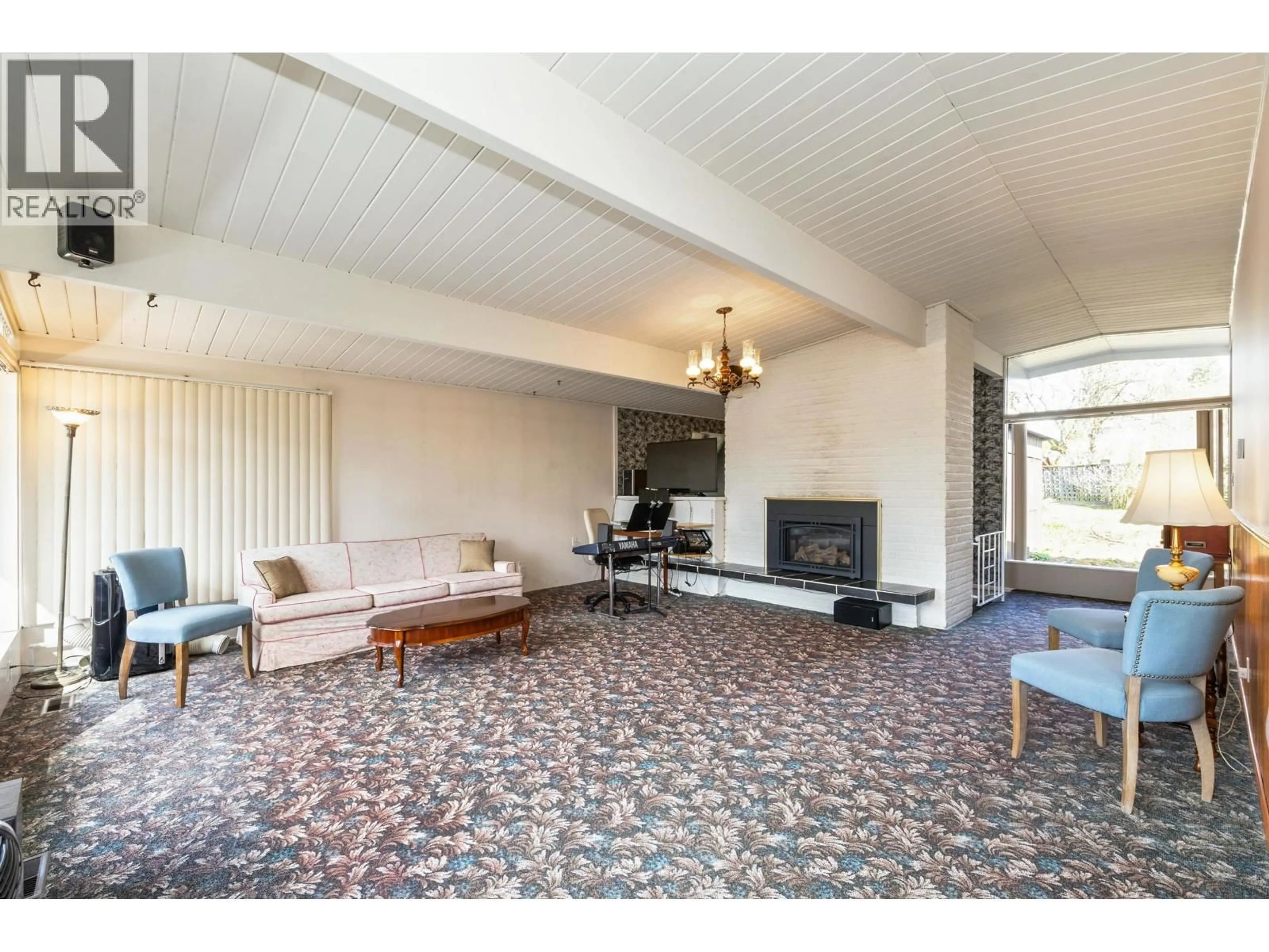 Living room with furniture, unknown for 2113 CAPE HORN AVENUE, Coquitlam British Columbia V3K1J4