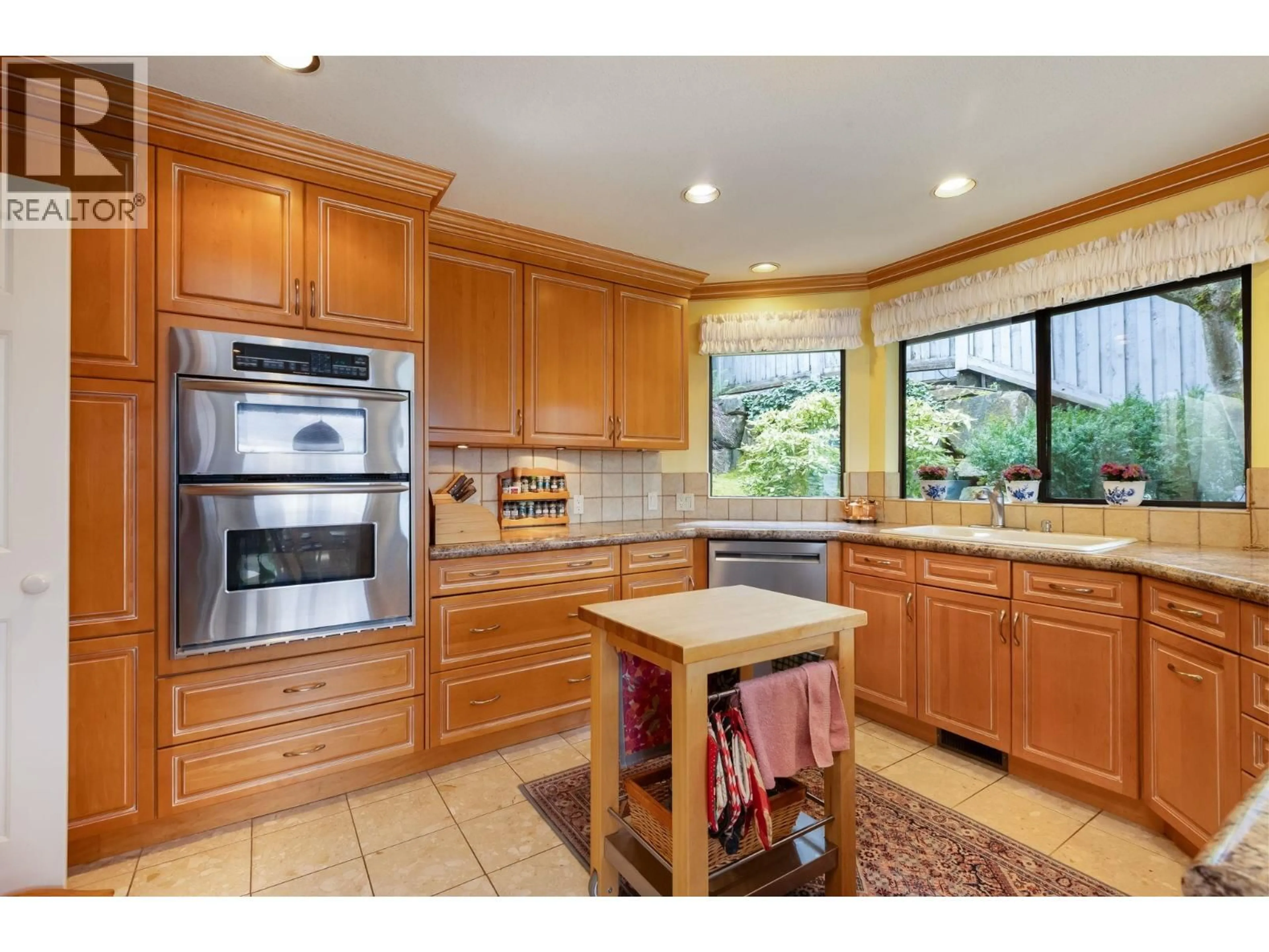 Standard kitchen, ceramic/tile floor for 5180 MEADFEILD ROAD, West Vancouver British Columbia V7W3B8