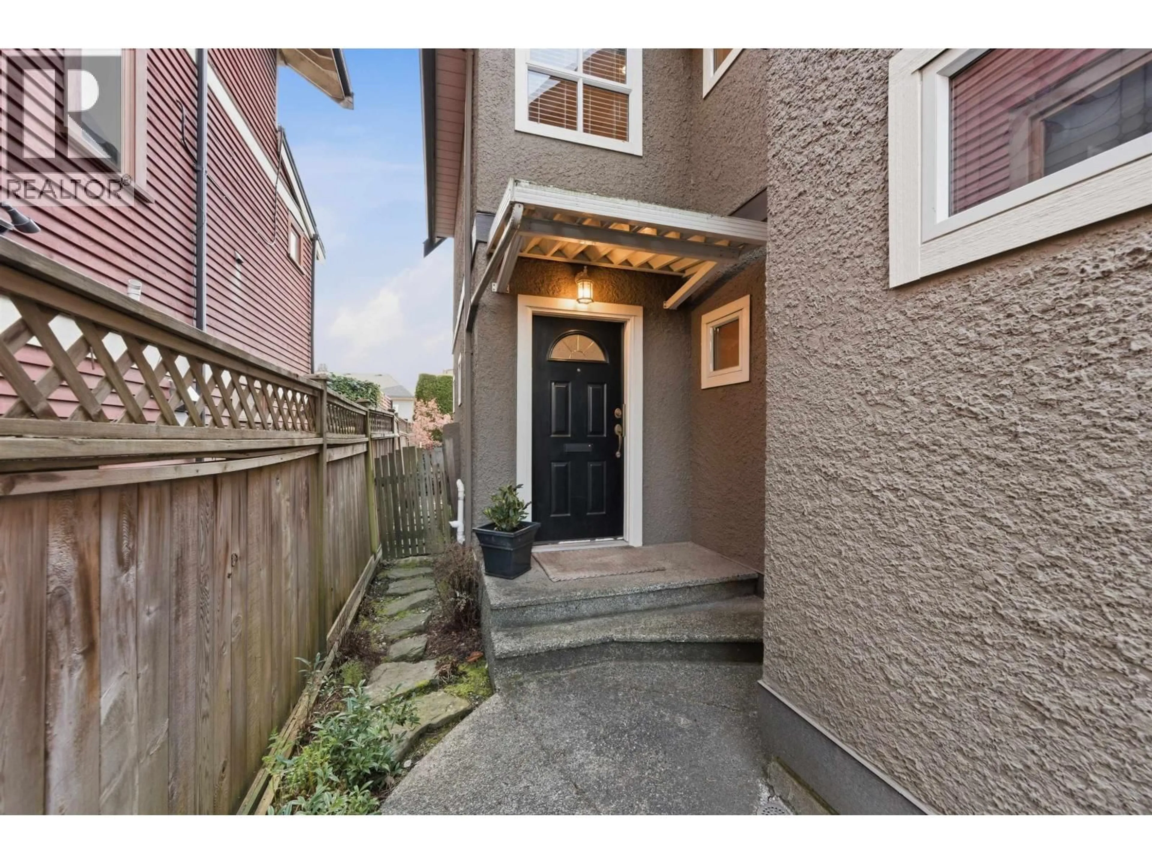 Indoor entryway for 3428 7TH AVENUE, Vancouver British Columbia V6R1W1