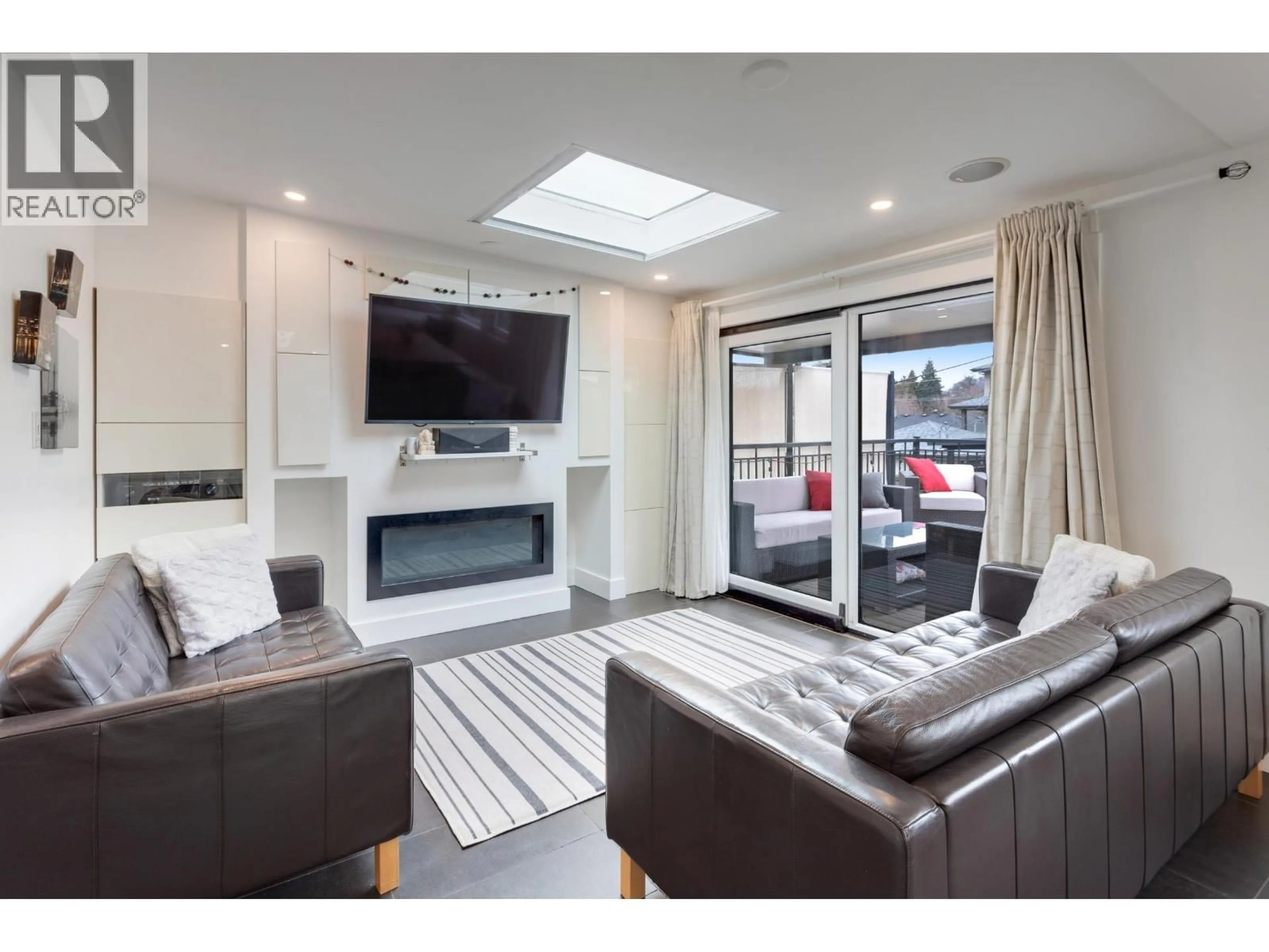 Living room with furniture, unknown for 4219 GRAVELEY STREET, Burnaby British Columbia V5C3T7