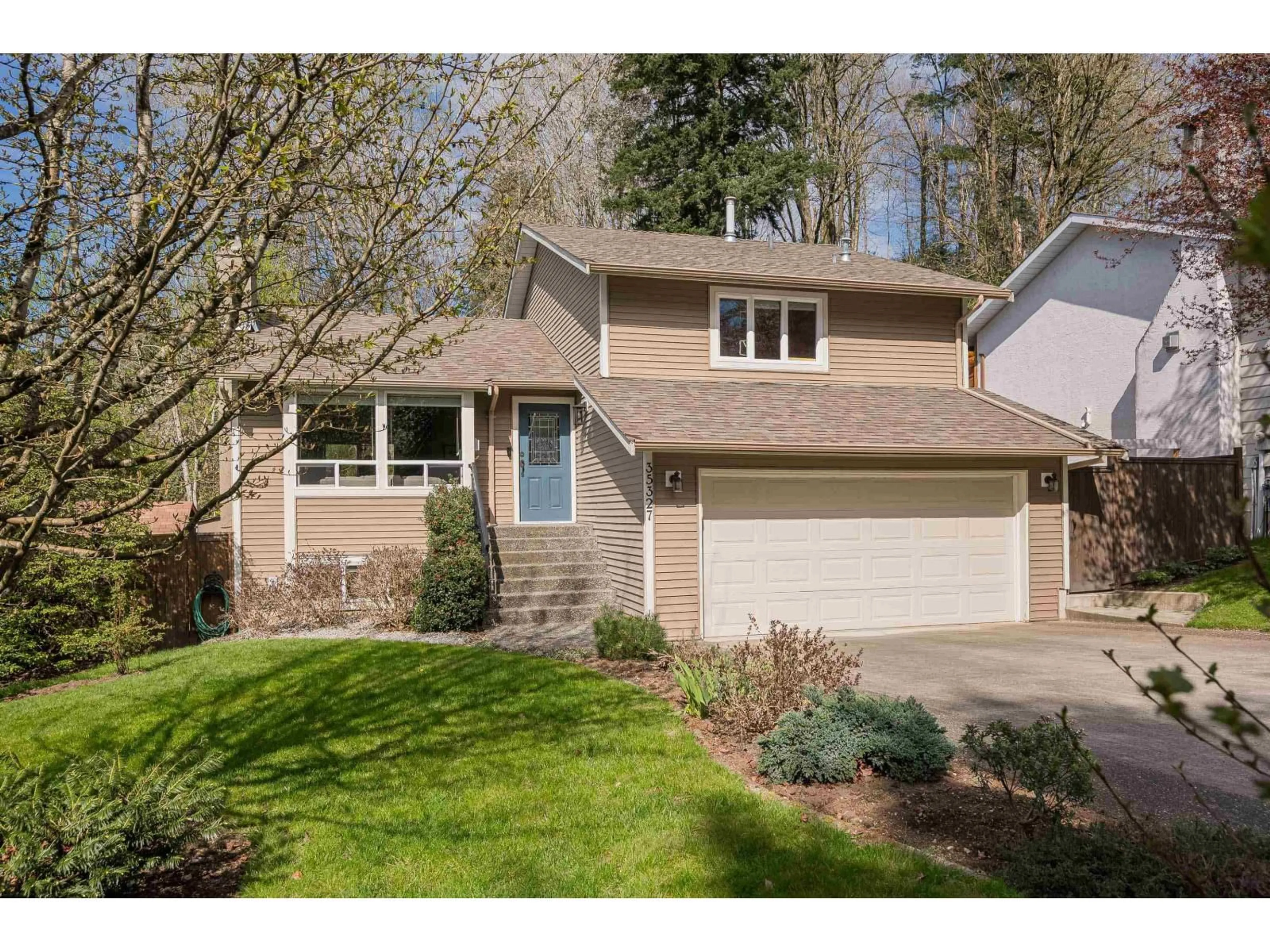 Home with vinyl exterior material, street for 35327 SANDY HILL CRESCENT, Abbotsford British Columbia V3G1H9