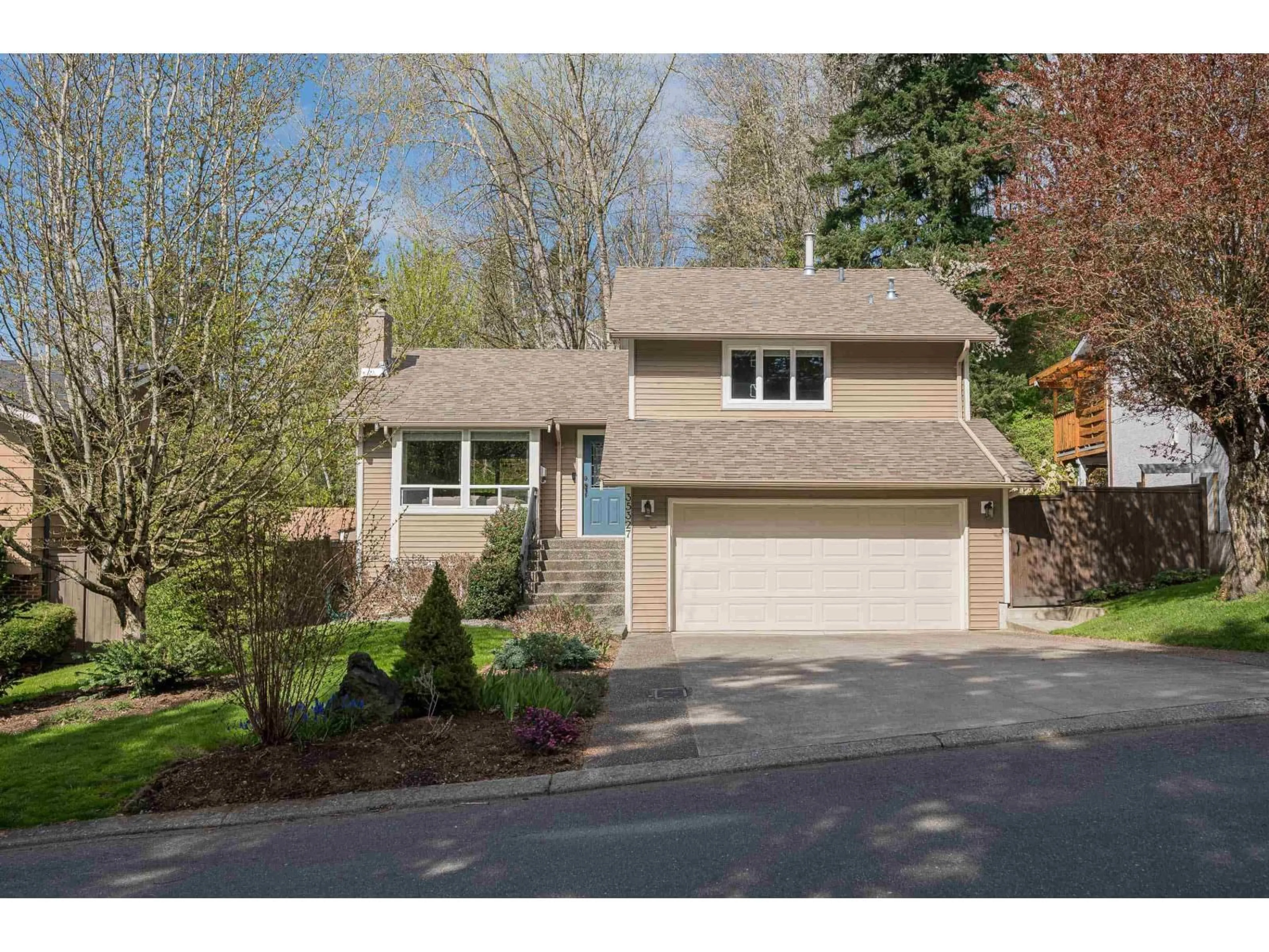Home with vinyl exterior material, street for 35327 SANDY HILL CRESCENT, Abbotsford British Columbia V3G1H9