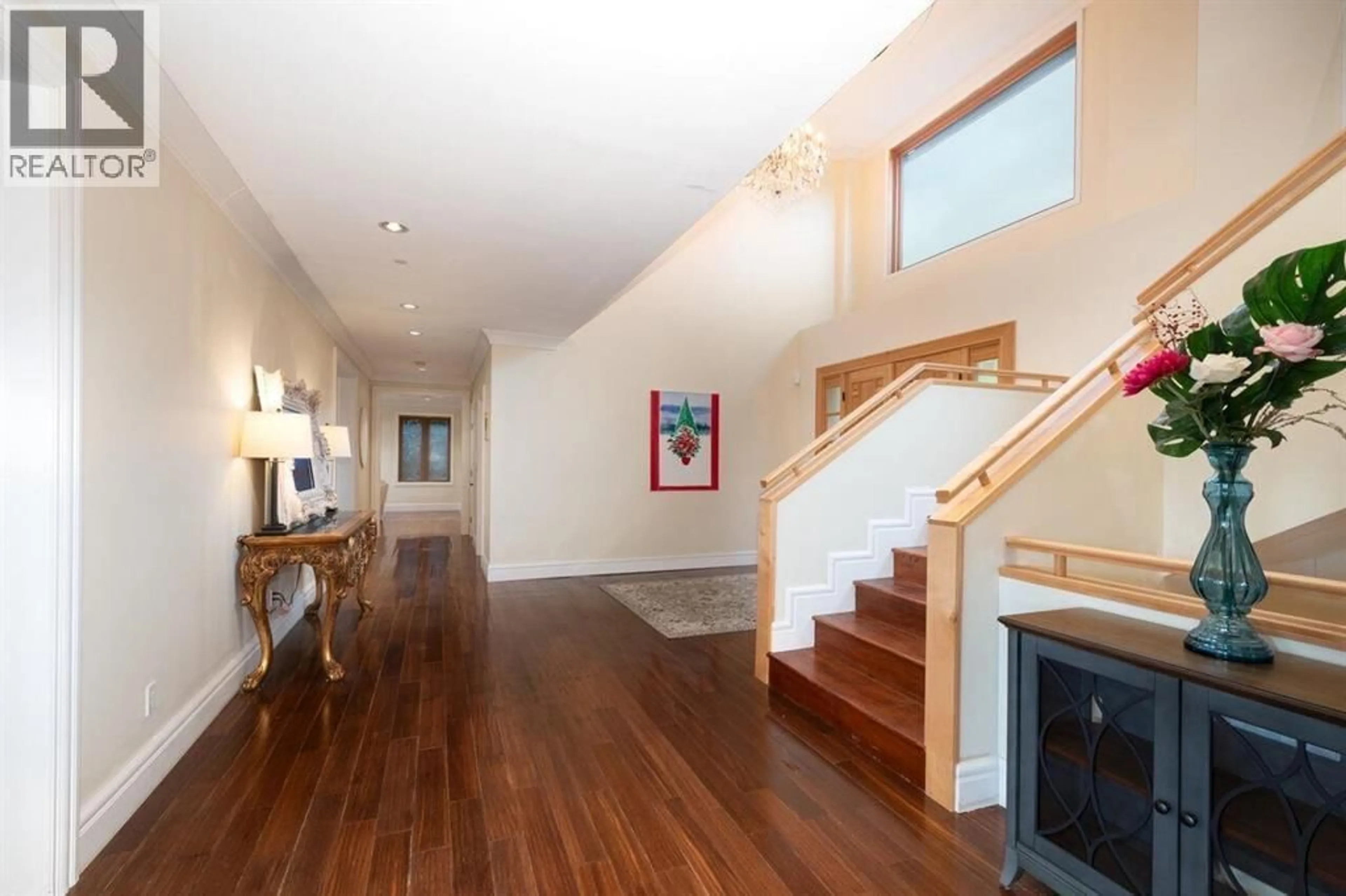 Indoor foyer for 950 GREENWOOD ROAD, West Vancouver British Columbia V7S1X7