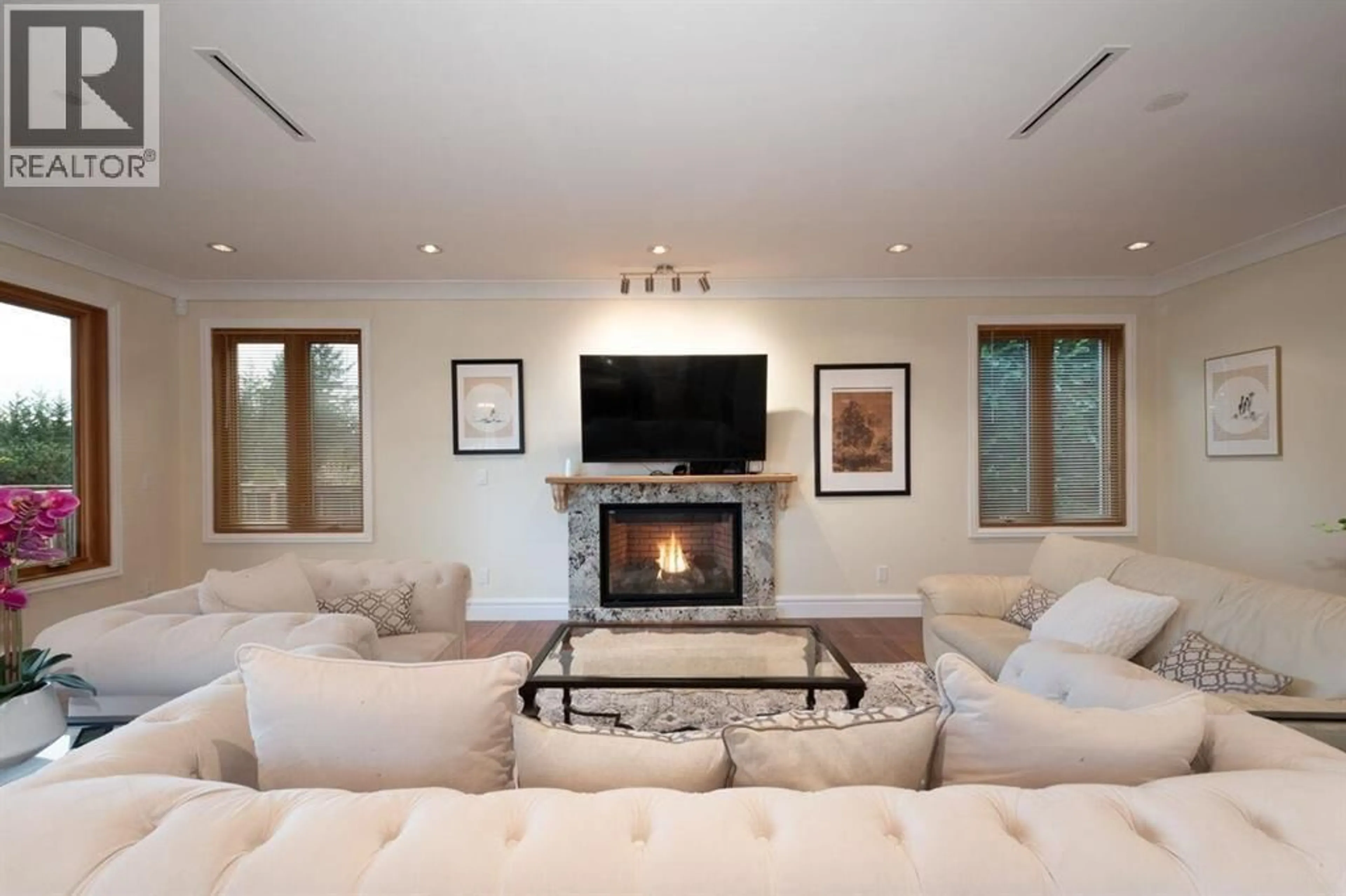 Living room with furniture, unknown for 950 GREENWOOD ROAD, West Vancouver British Columbia V7S1X7