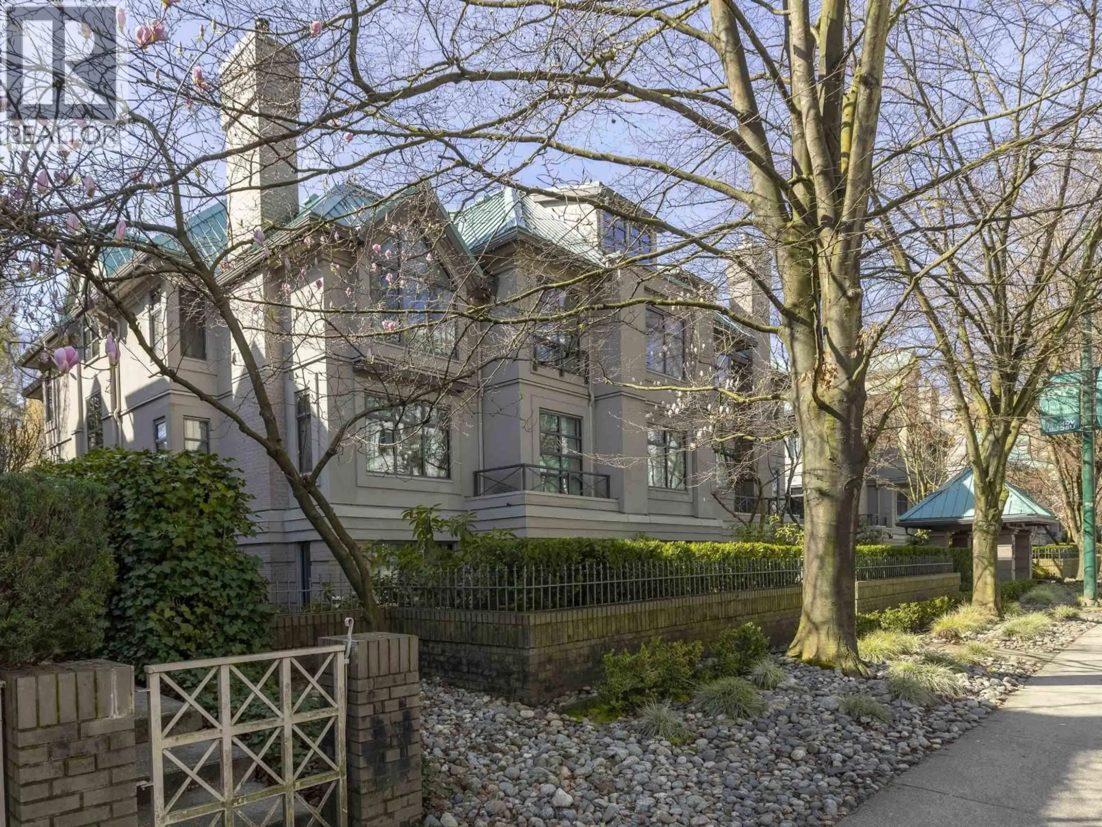 A pic from outside/outdoor area/front of a property/back of a property/a pic from drone, street for E102 - 628 12TH AVENUE, Vancouver British Columbia V5Z1M8