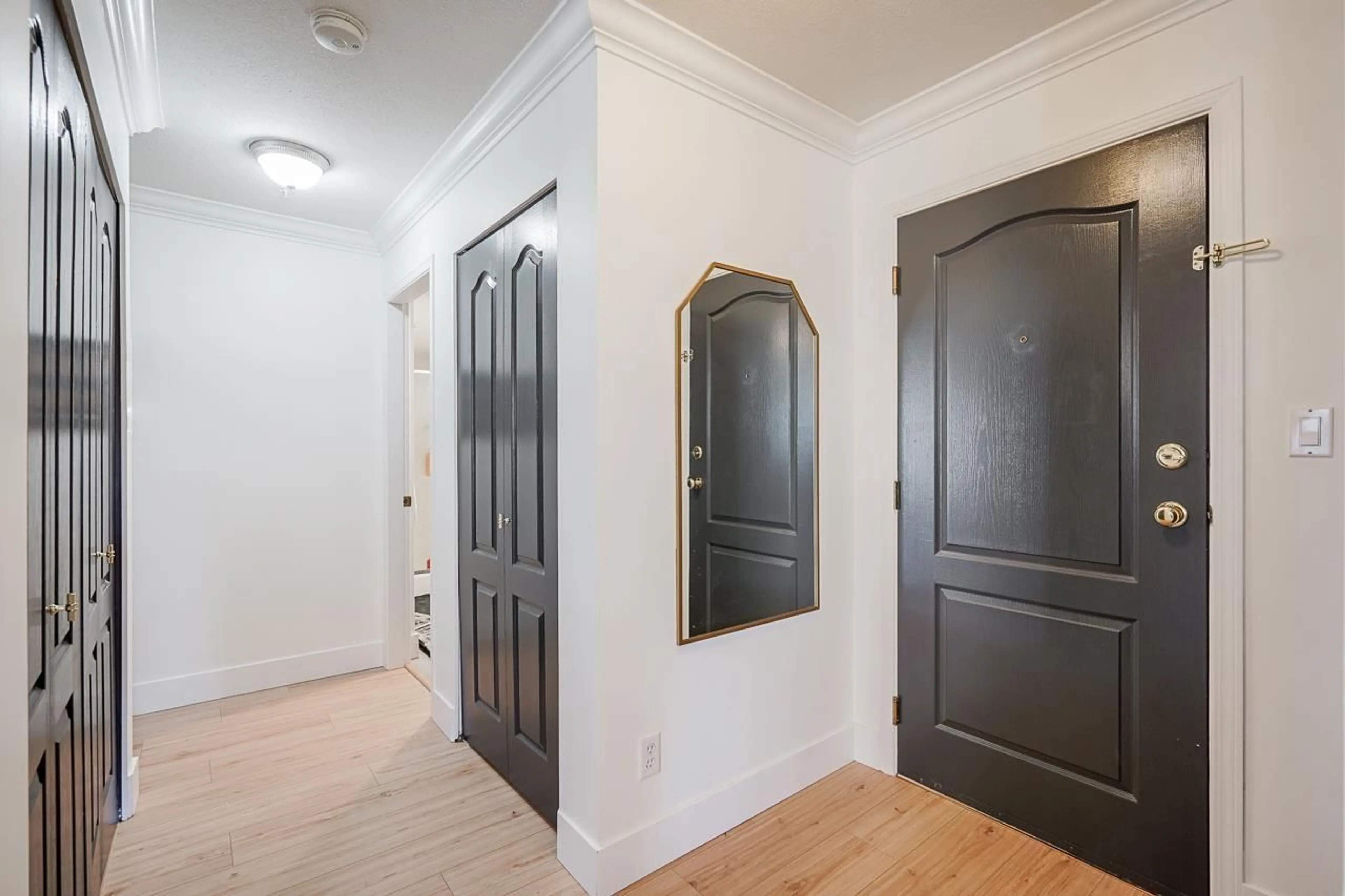 Indoor entryway for 208 - 32075 GEORGE FERGUSON WAY, Abbotsford British Columbia V2T2K7