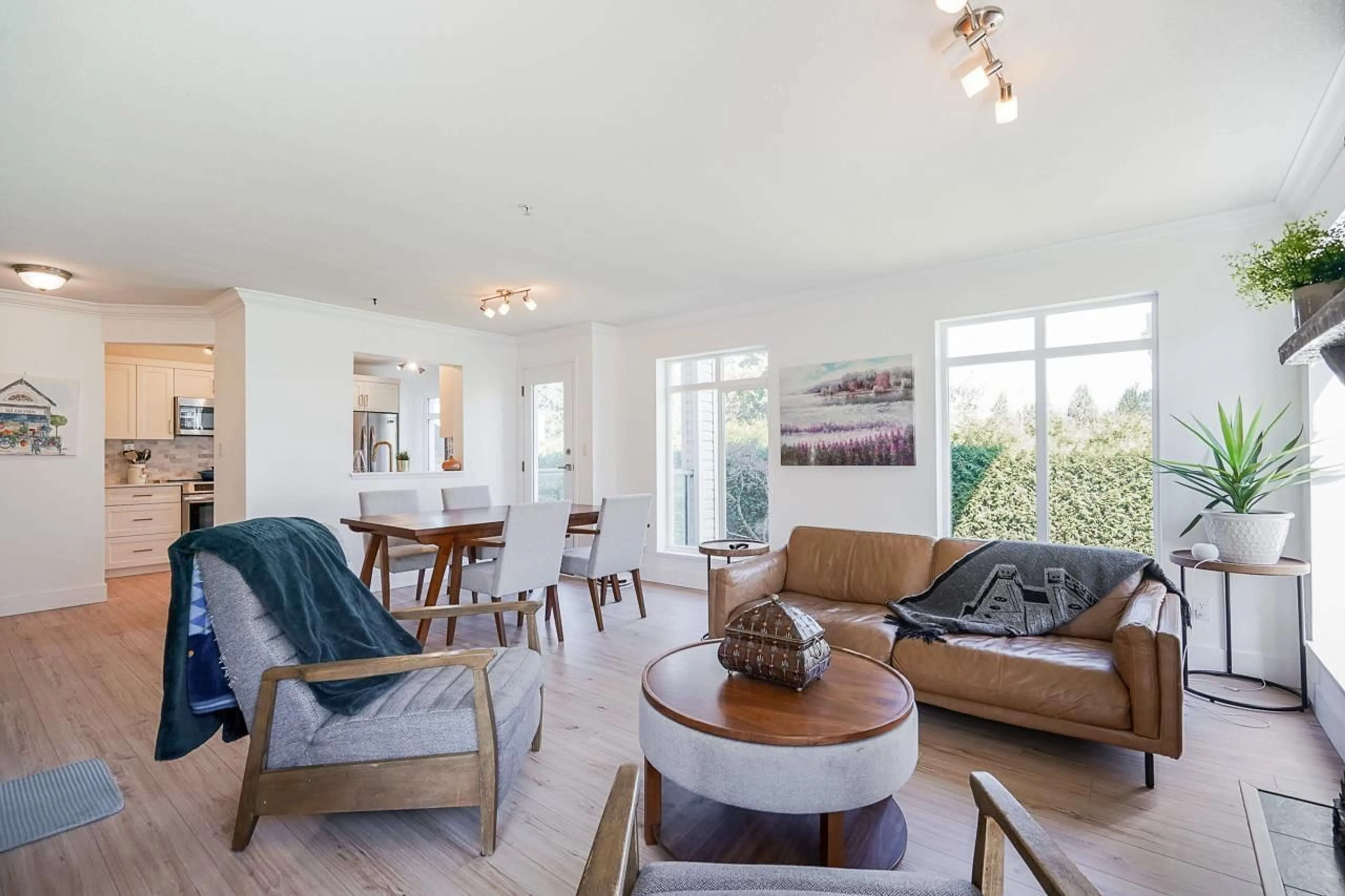 Living room with furniture, unknown for 208 - 32075 GEORGE FERGUSON WAY, Abbotsford British Columbia V2T2K7