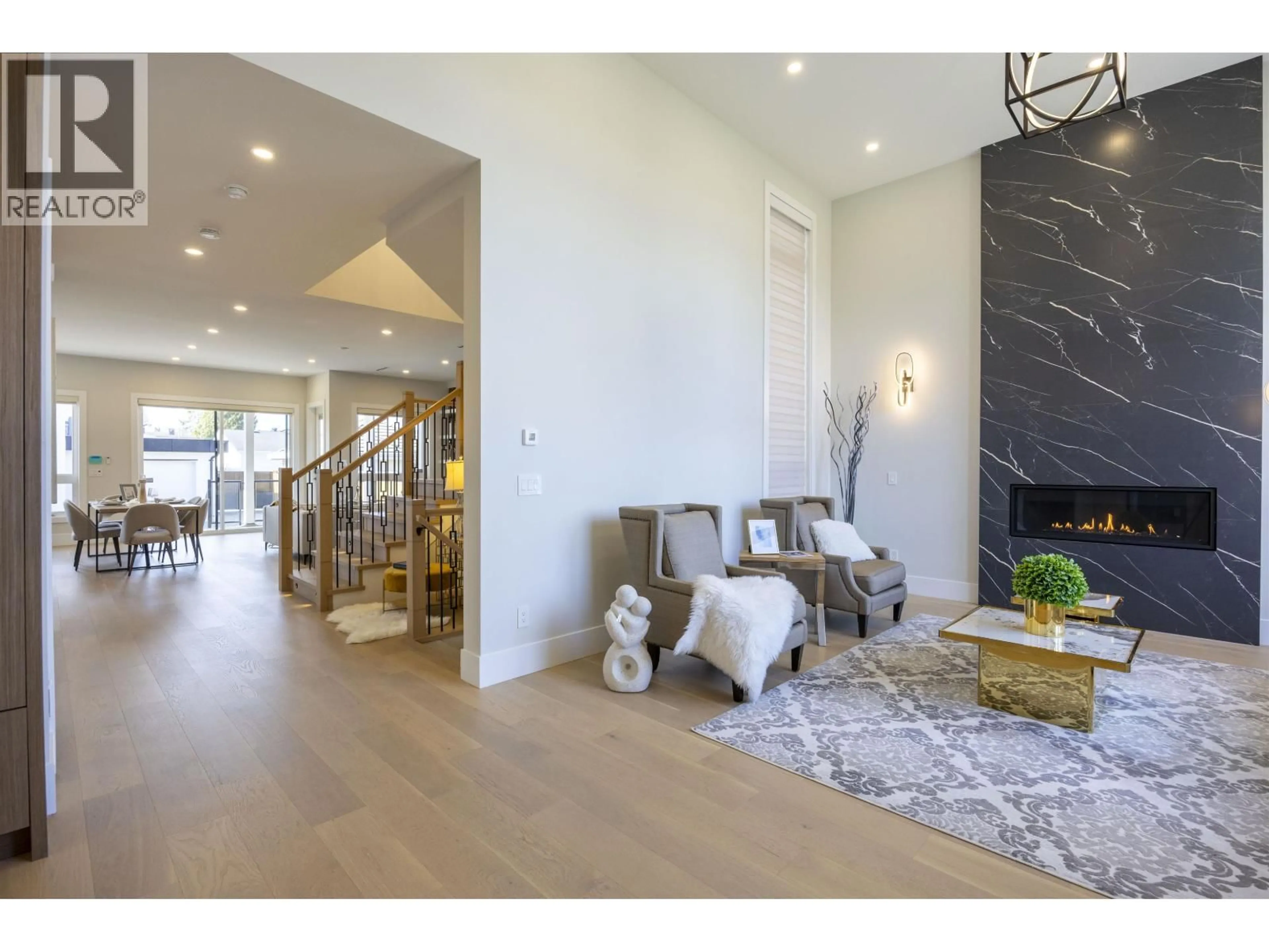 Indoor entryway for 8093 14TH AVENUE, Burnaby British Columbia V3N2B5