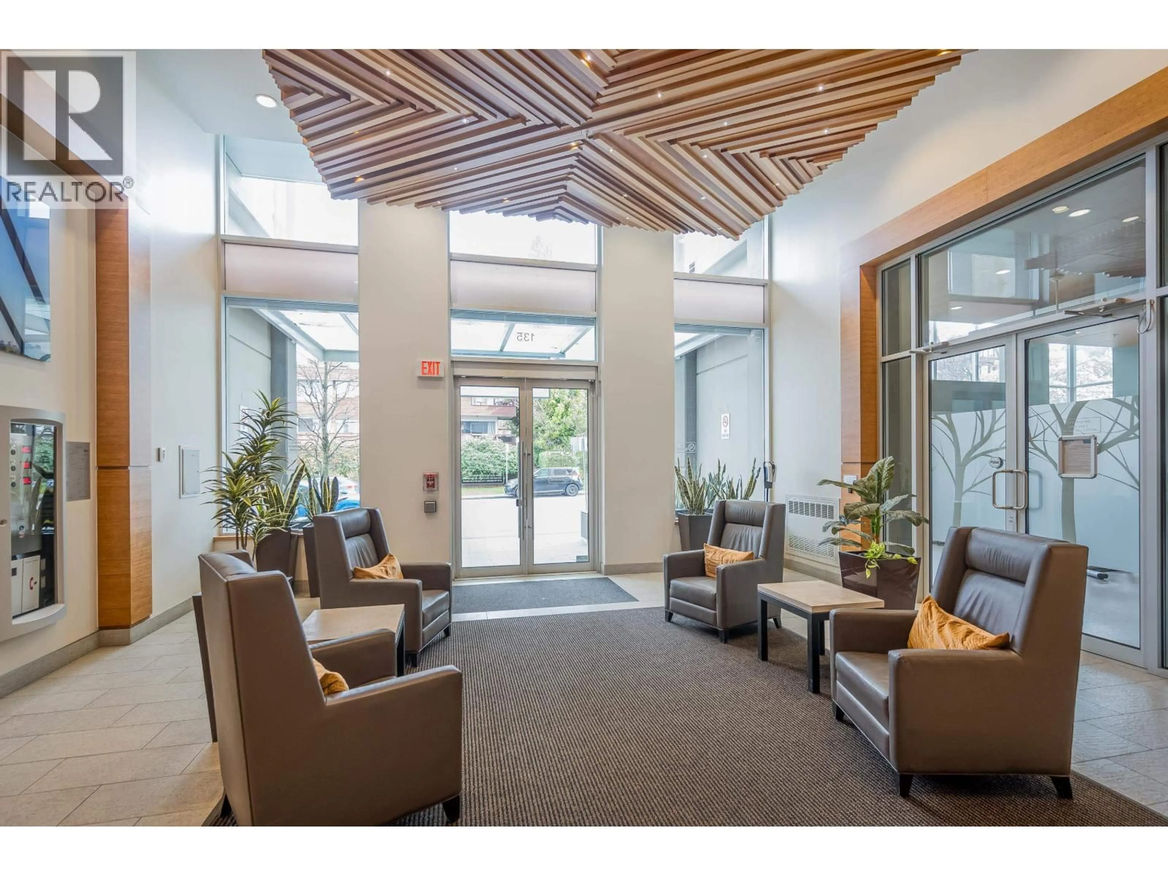 Indoor foyer for 319 - 135 17TH STREET, North Vancouver British Columbia V7L0C4