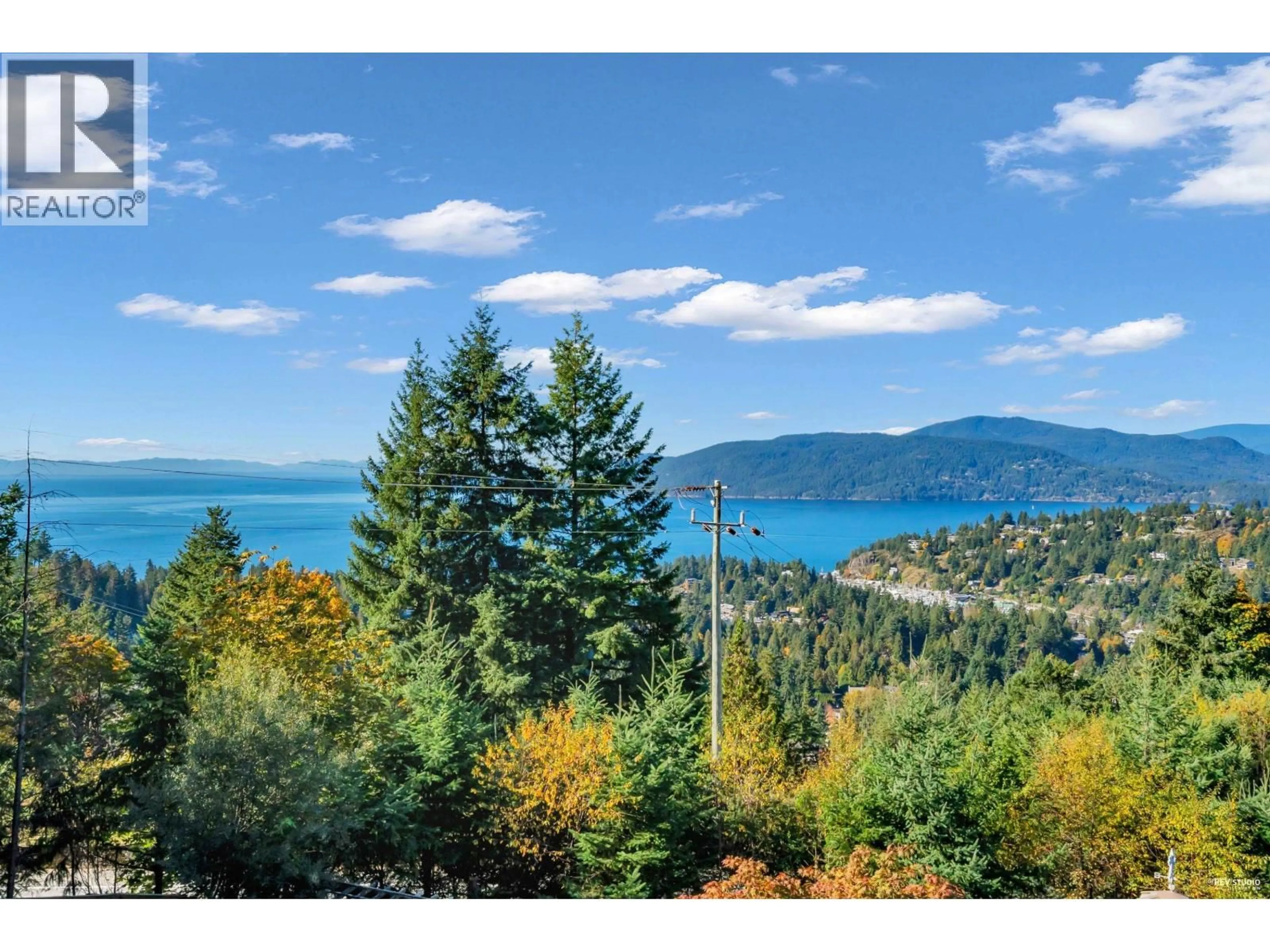 A pic from outside/outdoor area/front of a property/back of a property/a pic from drone, water/lake/river/ocean view for 4673 WOODBURN ROAD, West Vancouver British Columbia V7S2W7
