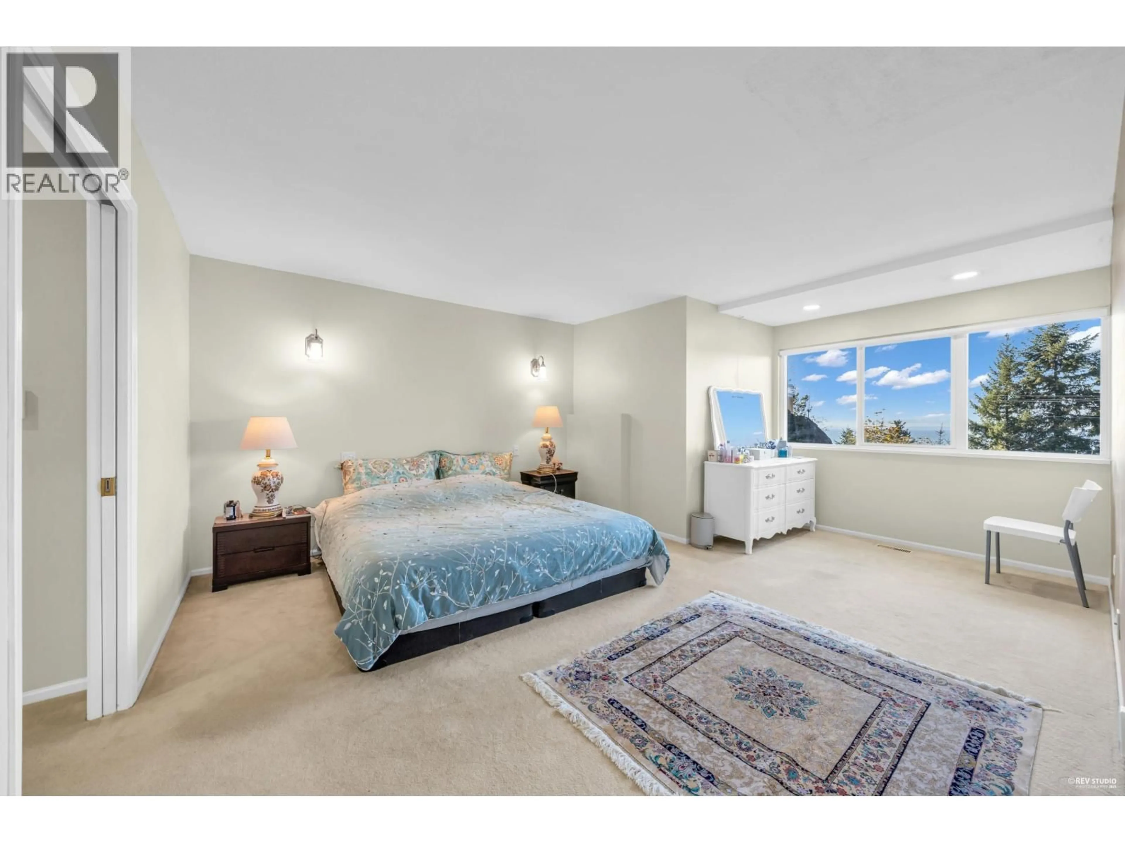 Bedroom with bed, carpet floor for 4673 WOODBURN ROAD, West Vancouver British Columbia V7S2W7