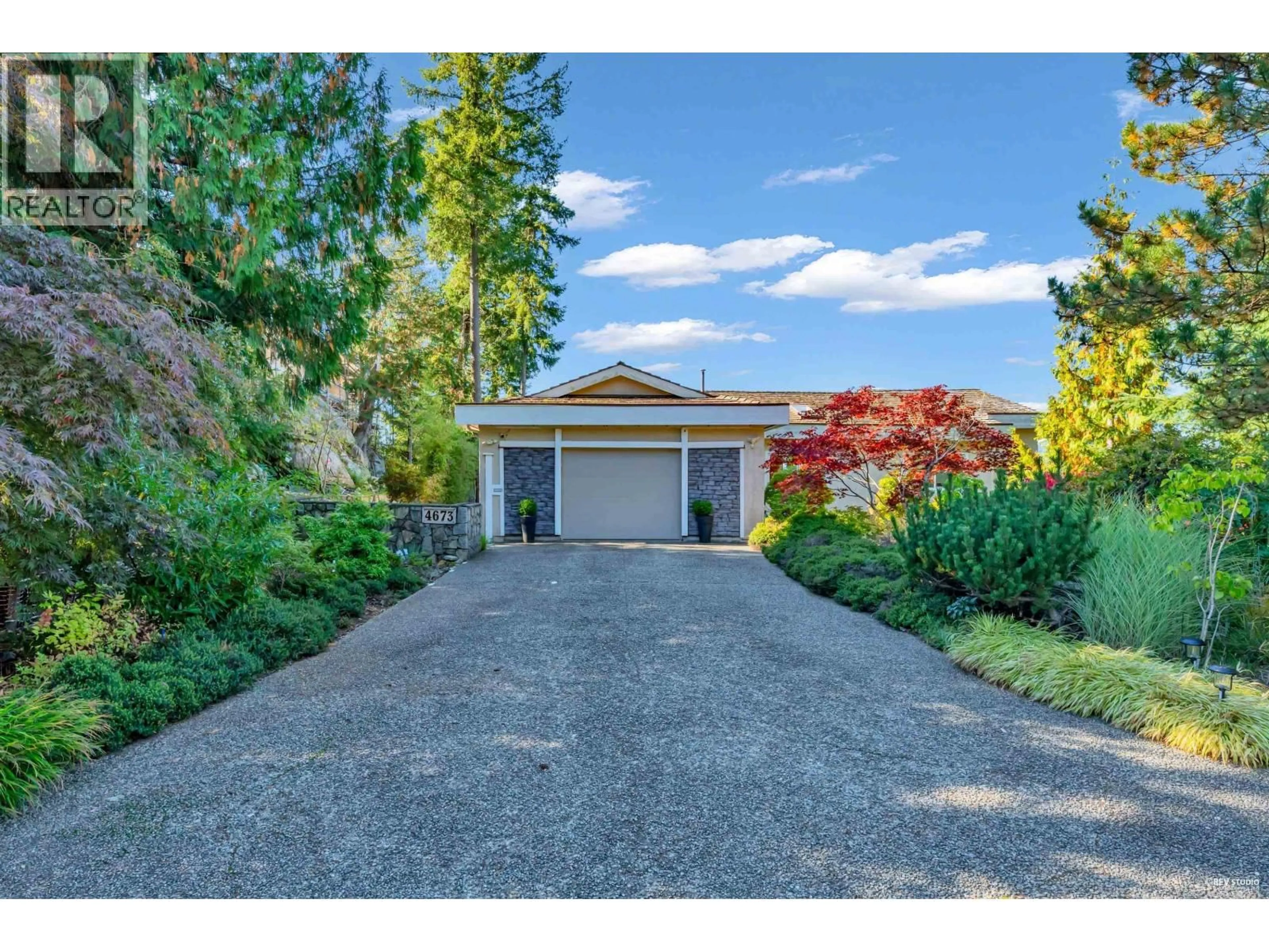 A pic from outside/outdoor area/front of a property/back of a property/a pic from drone, street for 4673 WOODBURN ROAD, West Vancouver British Columbia V7S2W7