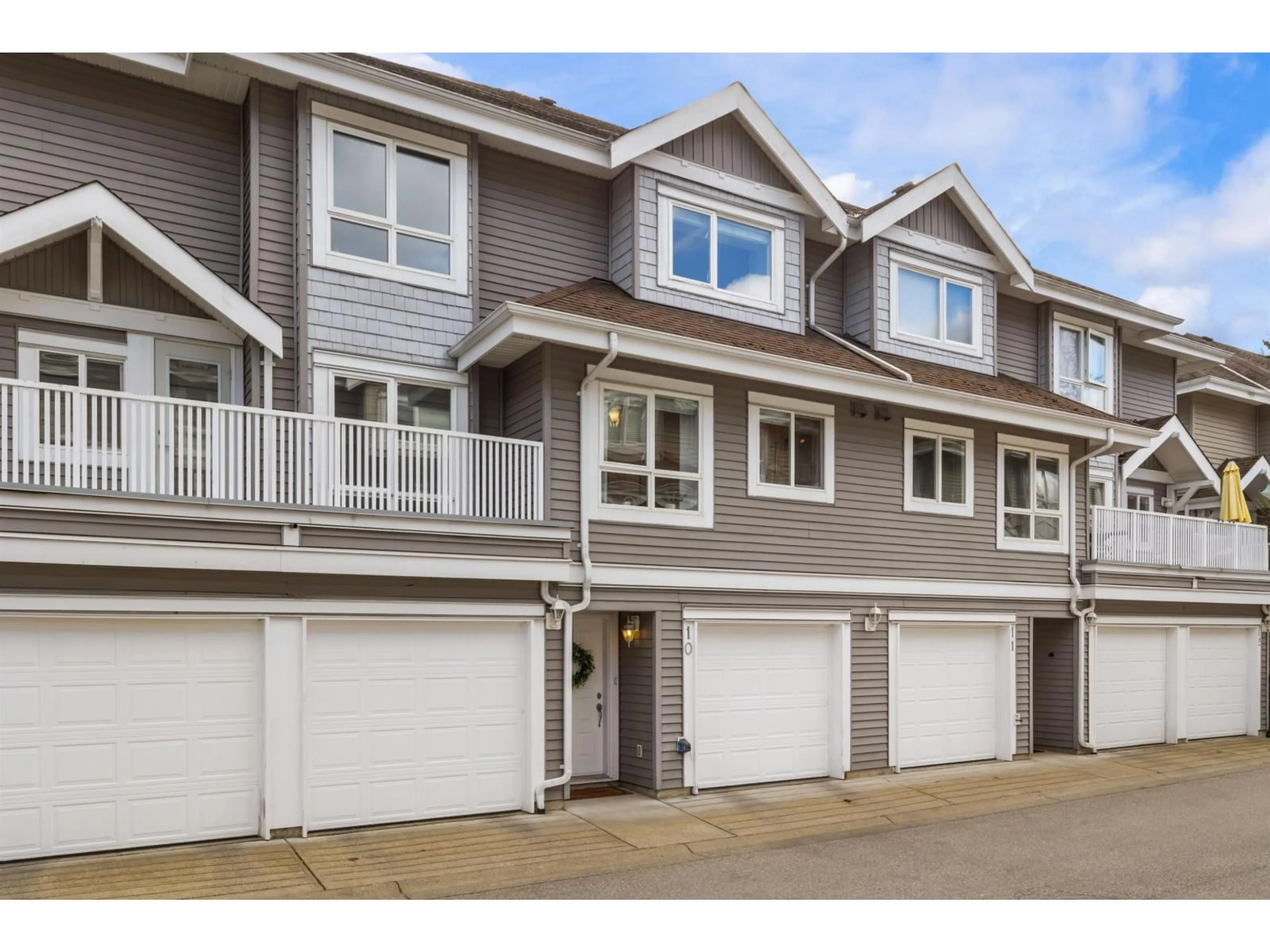 Home with vinyl exterior material, street for 10 - 8968 208 STREET, Langley British Columbia V1M4C5