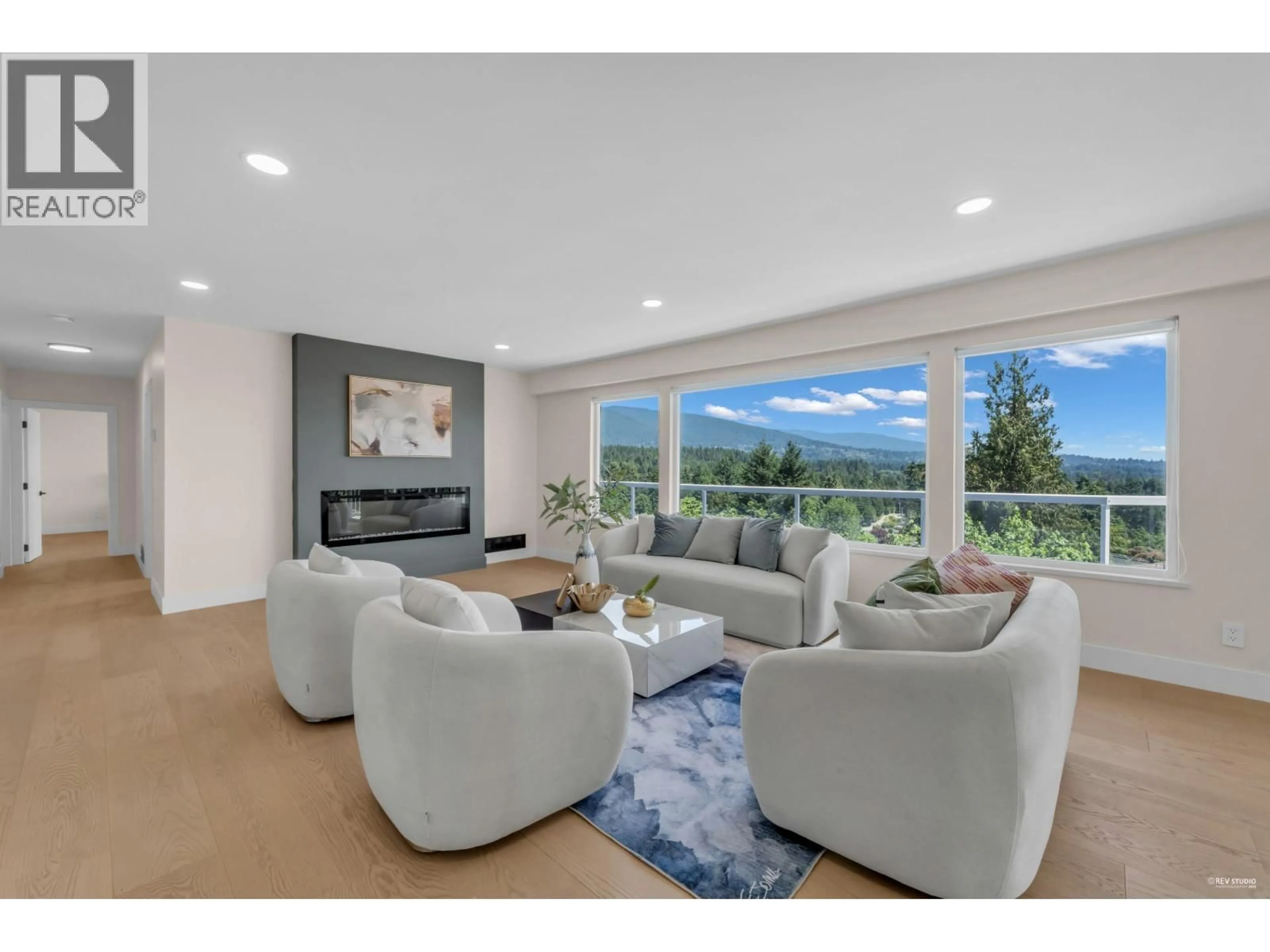 Living room with furniture, unknown for 818 YOUNETTE DRIVE, West Vancouver British Columbia V7T1S9