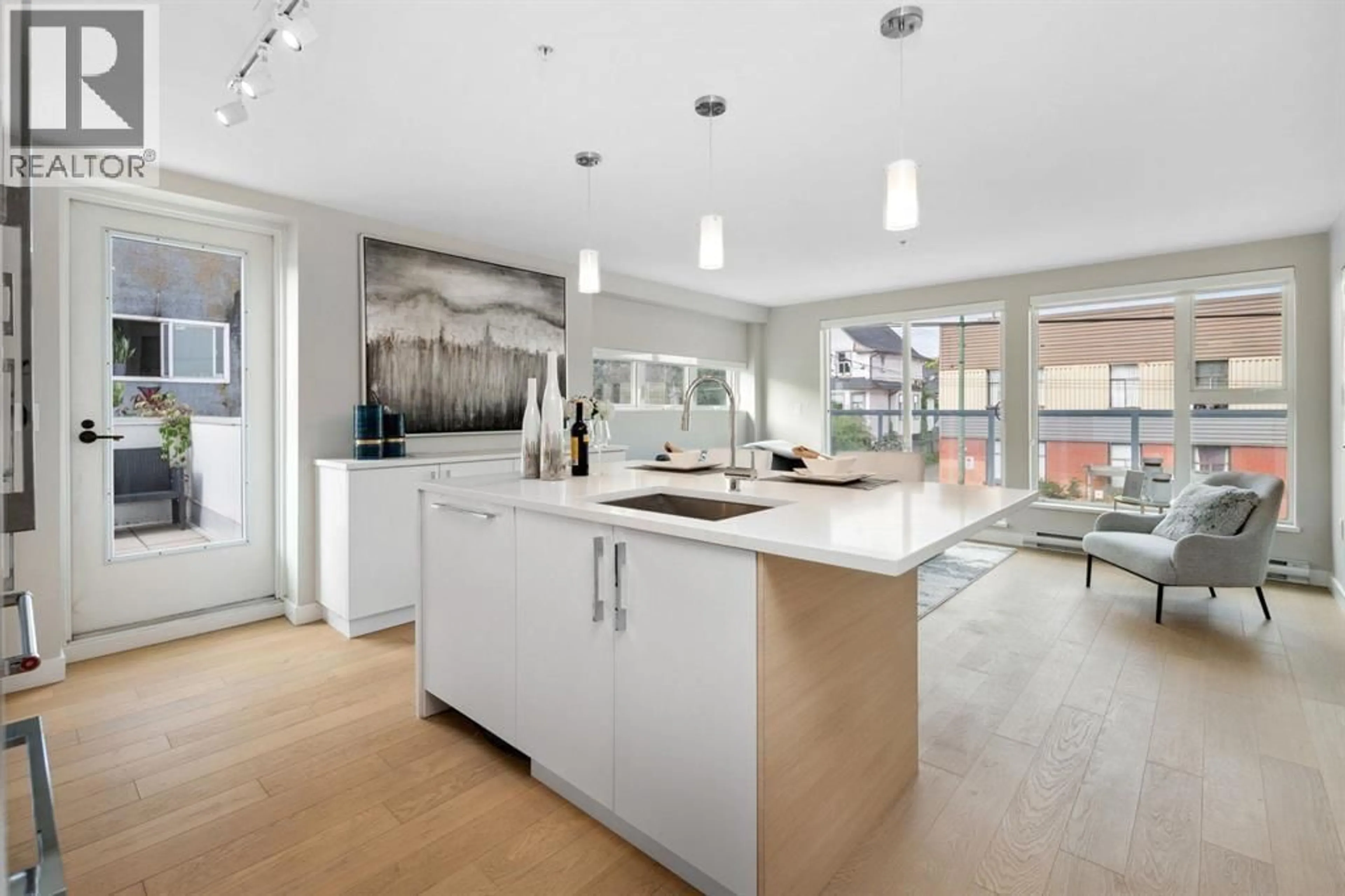 Open concept kitchen, unknown for 2512 FRASER STREET, Vancouver British Columbia V5T3V4