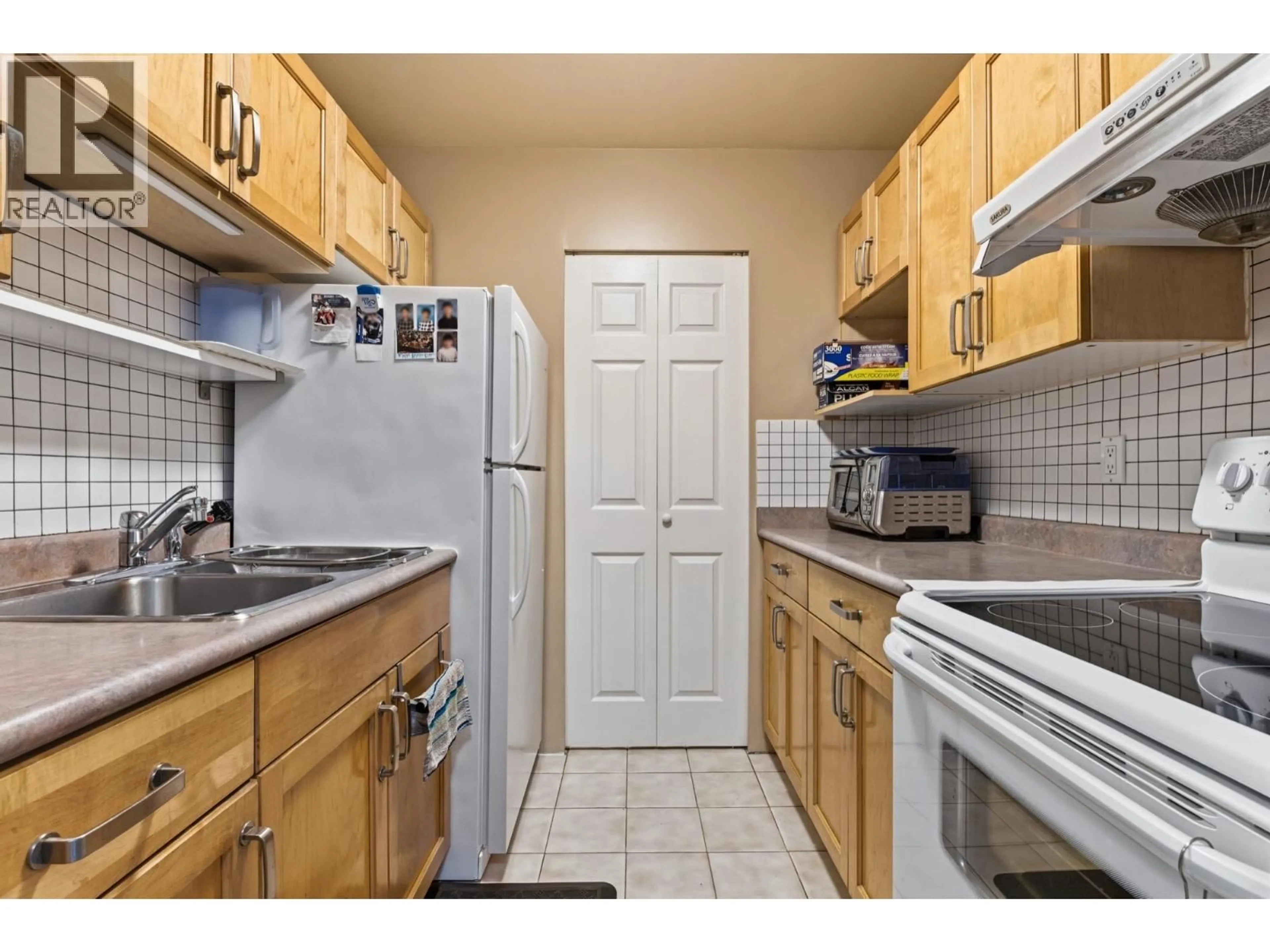 Standard kitchen, unknown for 302 - 8870 CITATION DRIVE, Richmond British Columbia V6Y3A3