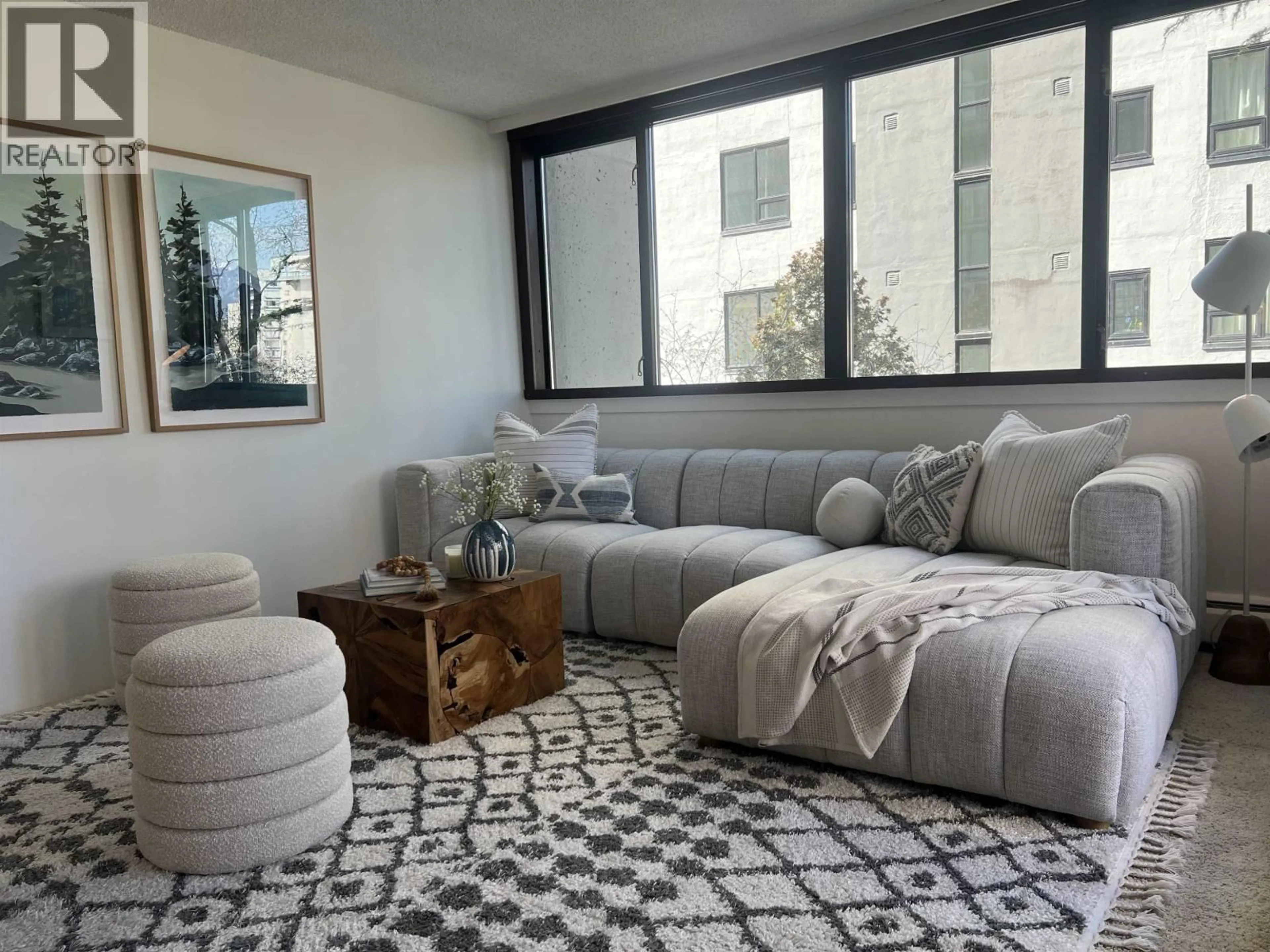 Living room with furniture, carpet floor for 503 - 1740 COMOX STREET, Vancouver British Columbia V6G2Z1