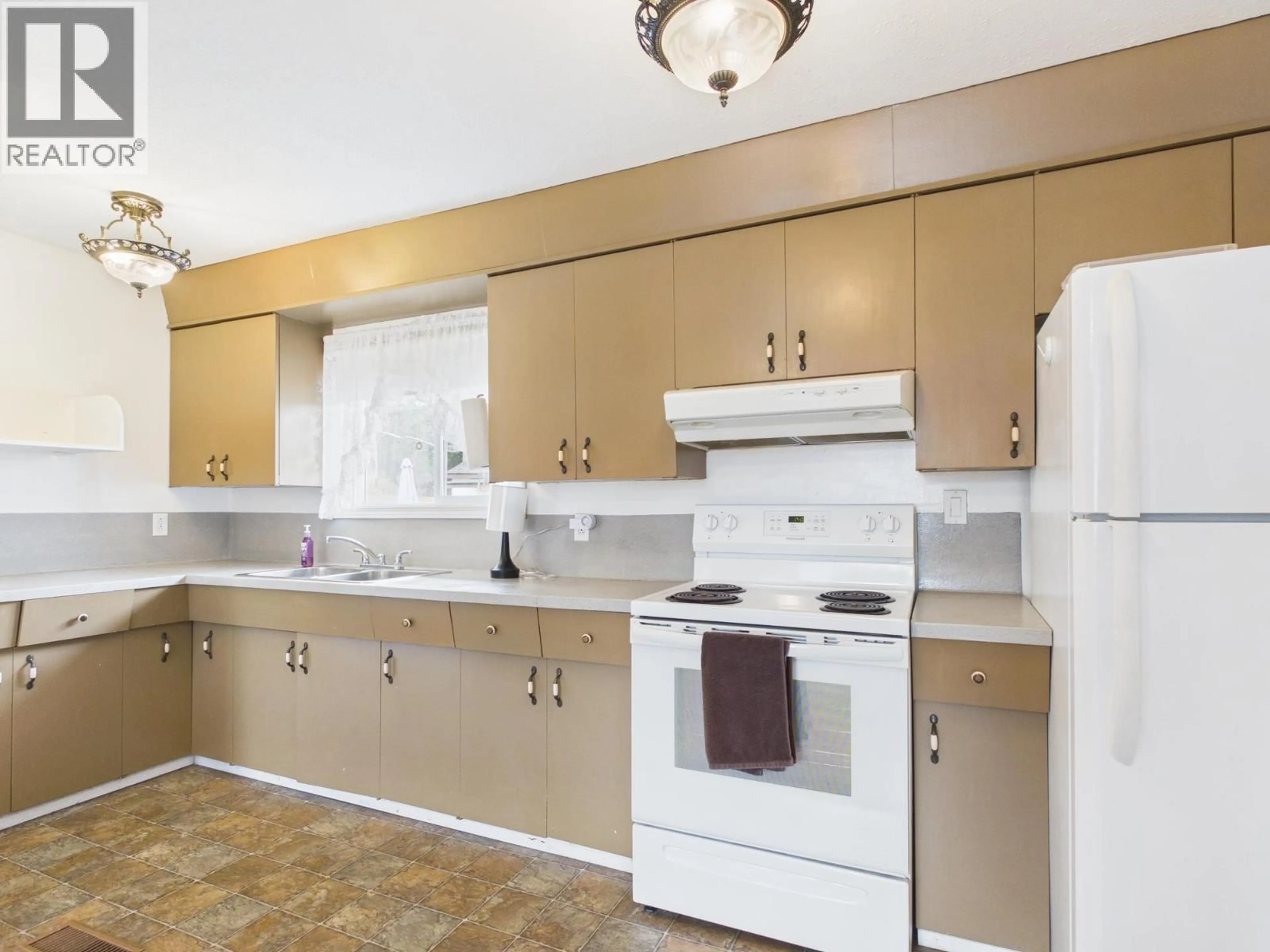 Standard kitchen, unknown for 1115 DENNY ROAD, Williams Lake British Columbia V2G3J7