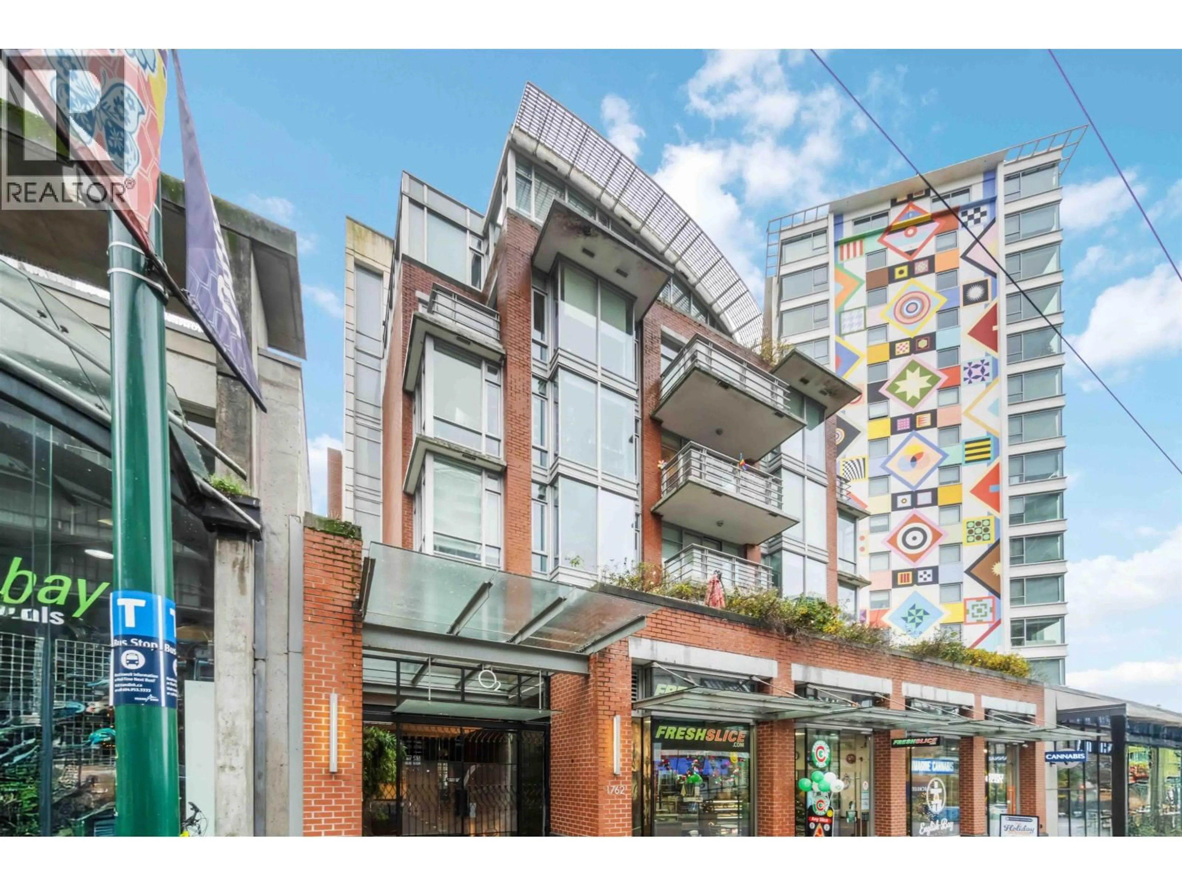 Indoor foyer for 404 - 1762 DAVIE STREET, Vancouver British Columbia V6G1W2